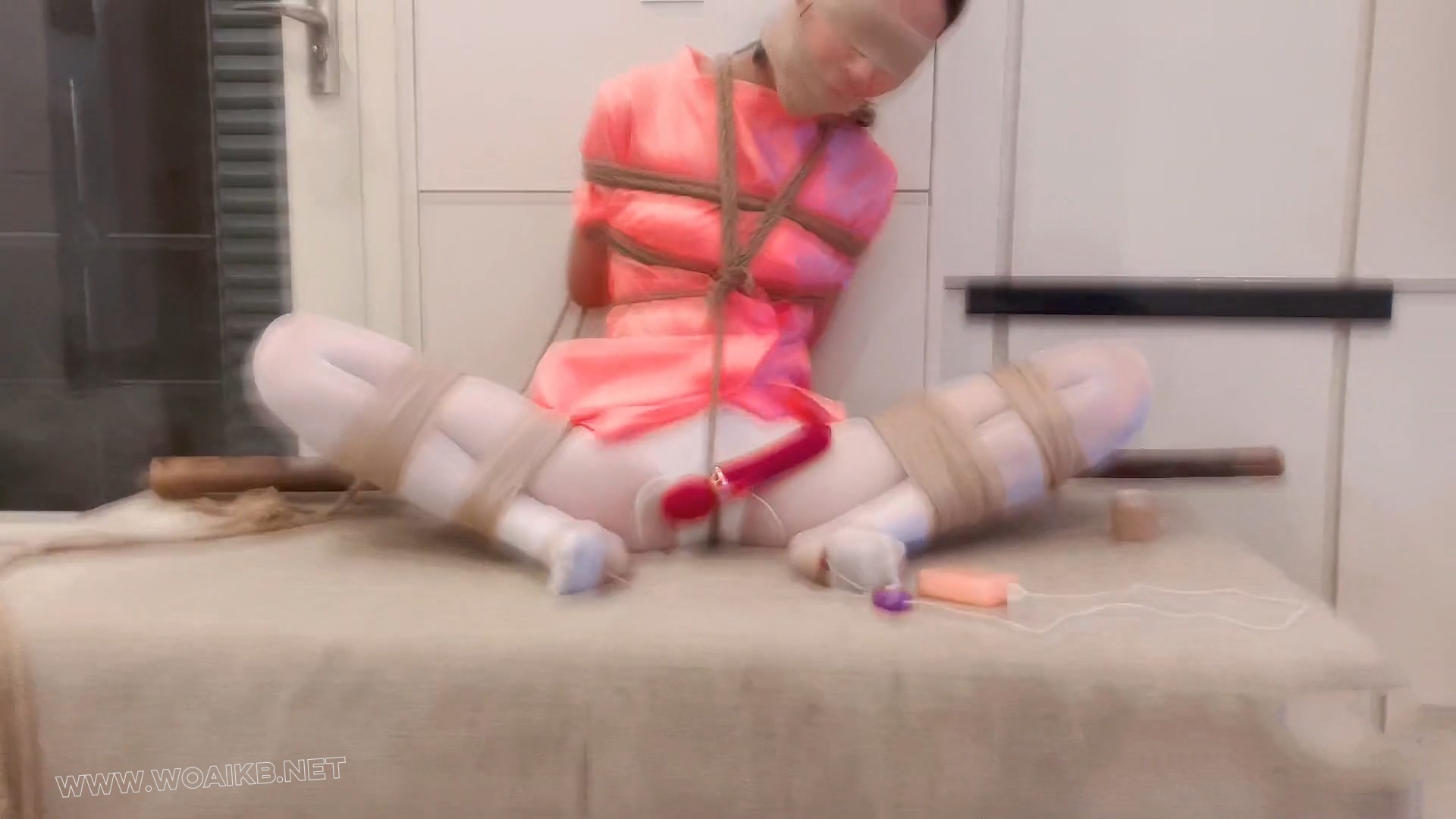 极限开腿缚调教 预览图