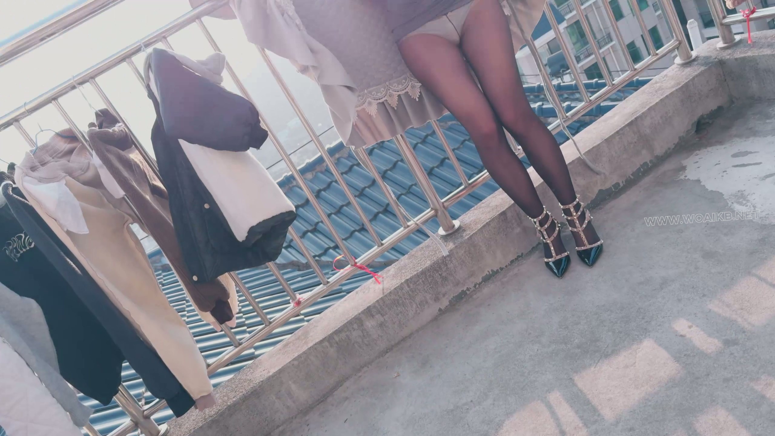 【悠米】《被驯服的美艳少妇4》给少妇派发的室外强羔任务+呼吸限制游戏+内置跳dan+ 预览图