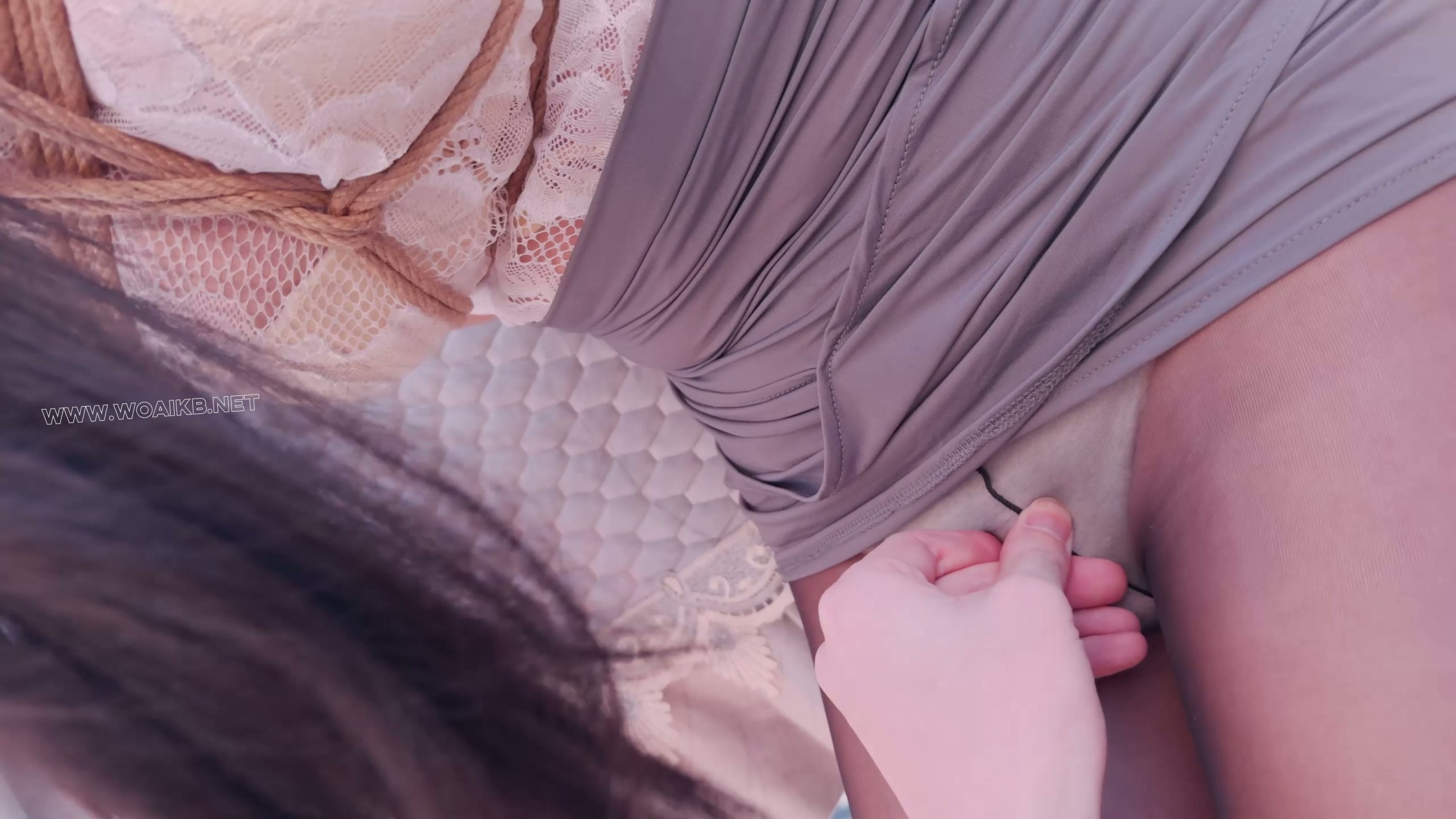 【悠米】《被驯服的美艳少妇4》给少妇派发的室外强羔任务+呼吸限制游戏+内置跳dan+ 预览图