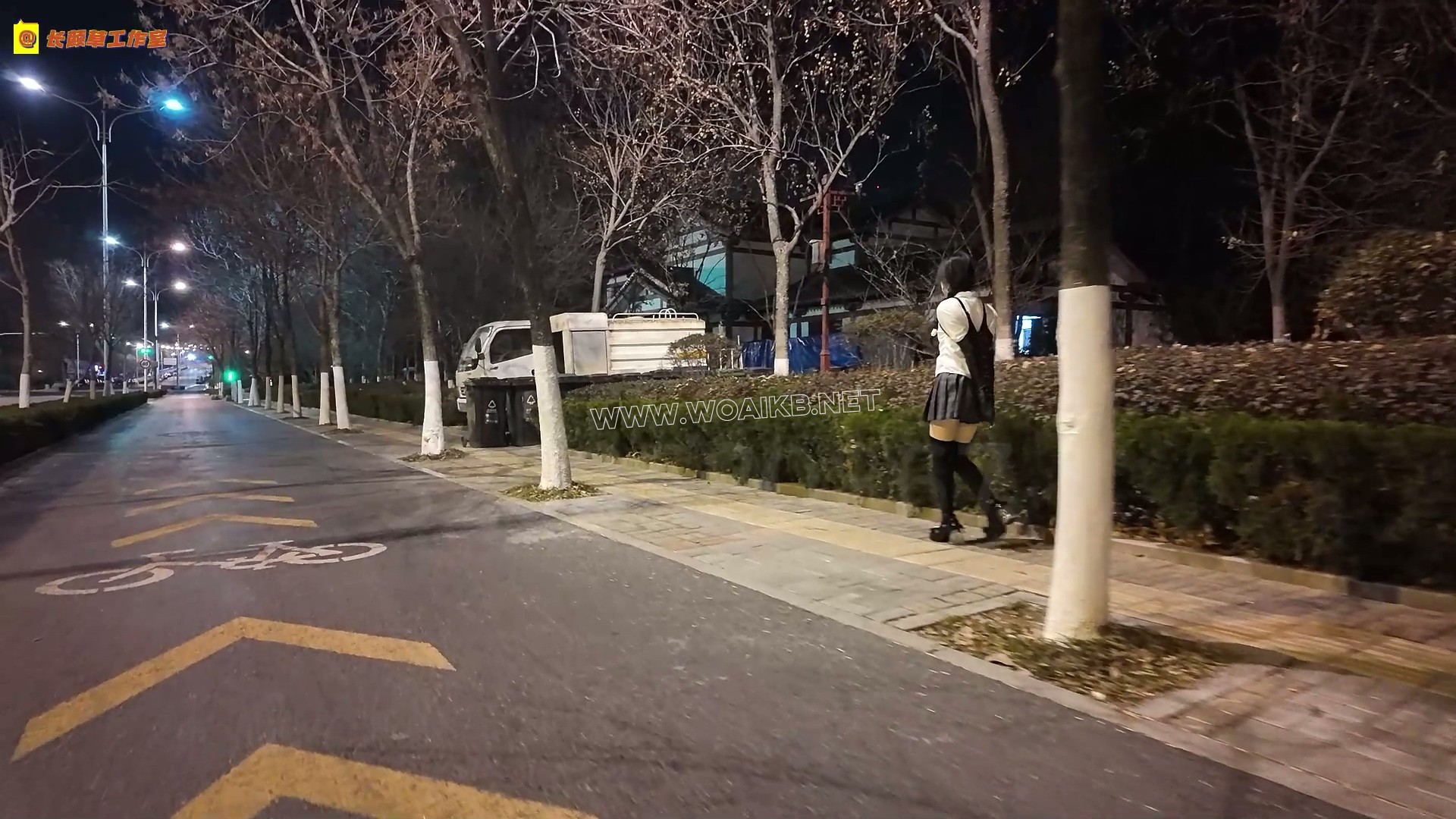 少萝音霜喵惊险外出 捆上单手套 下面塞入小玩具外出 变态大叔尾随 但是穿了高跟鞋 预览图
