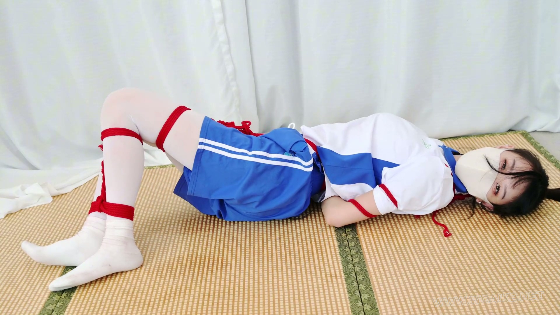 绑架女高中生18岁 女战士 国服女高 强高 双马尾 中式校服 蛇缚 挣扎 逃脱游戏 户外 预览图