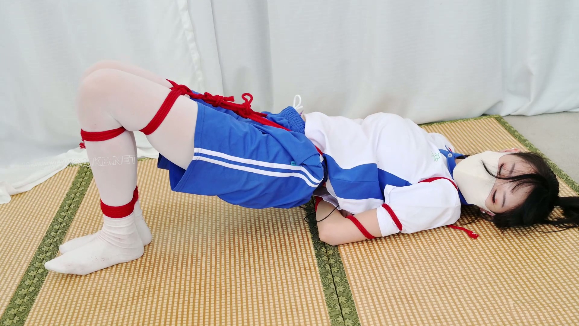 绑架女高中生18岁 女战士 国服女高 强高 双马尾 中式校服 蛇缚 挣扎 逃脱游戏 户外 预览图