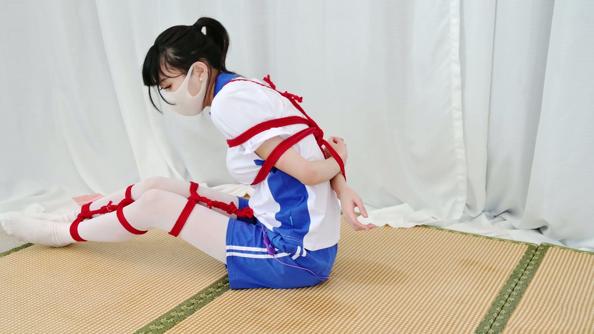 绑架女高中生18岁 女战士 国服女高 强高 双马尾 中式校服 蛇缚 挣扎 逃脱游戏 户外 预览图