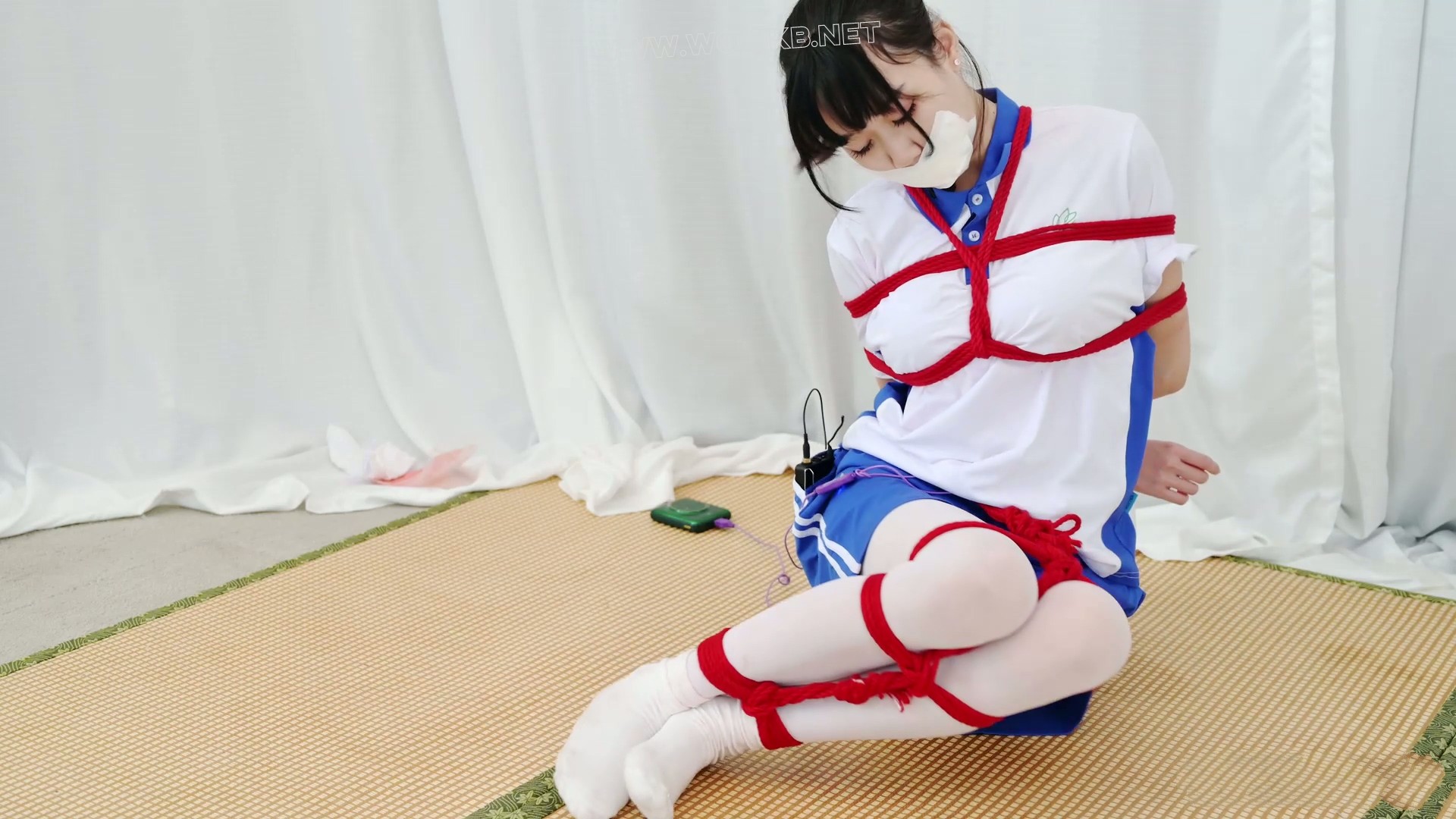 绑架女高中生18岁 女战士 国服女高 强高 双马尾 中式校服 蛇缚 挣扎 逃脱游戏 户外 预览图