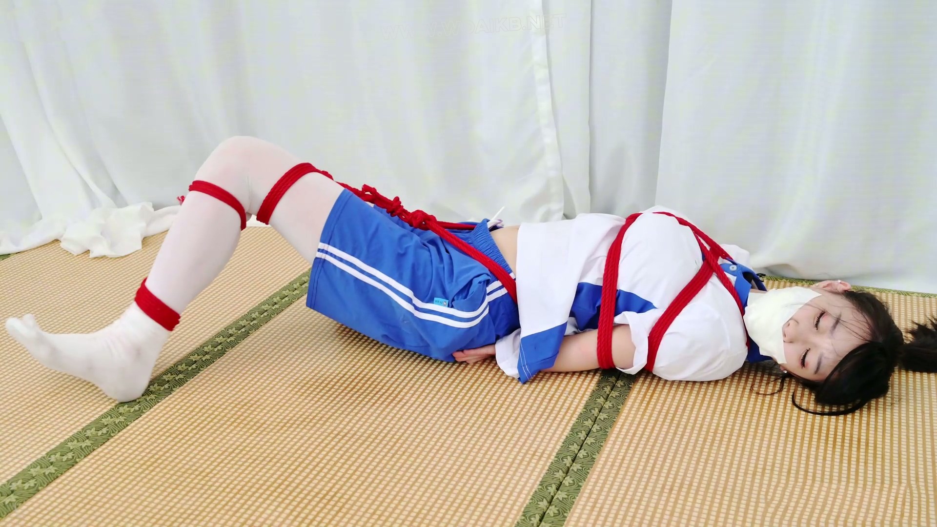 绑架女高中生18岁 女战士 国服女高 强高 双马尾 中式校服 蛇缚 挣扎 逃脱游戏 户外 预览图