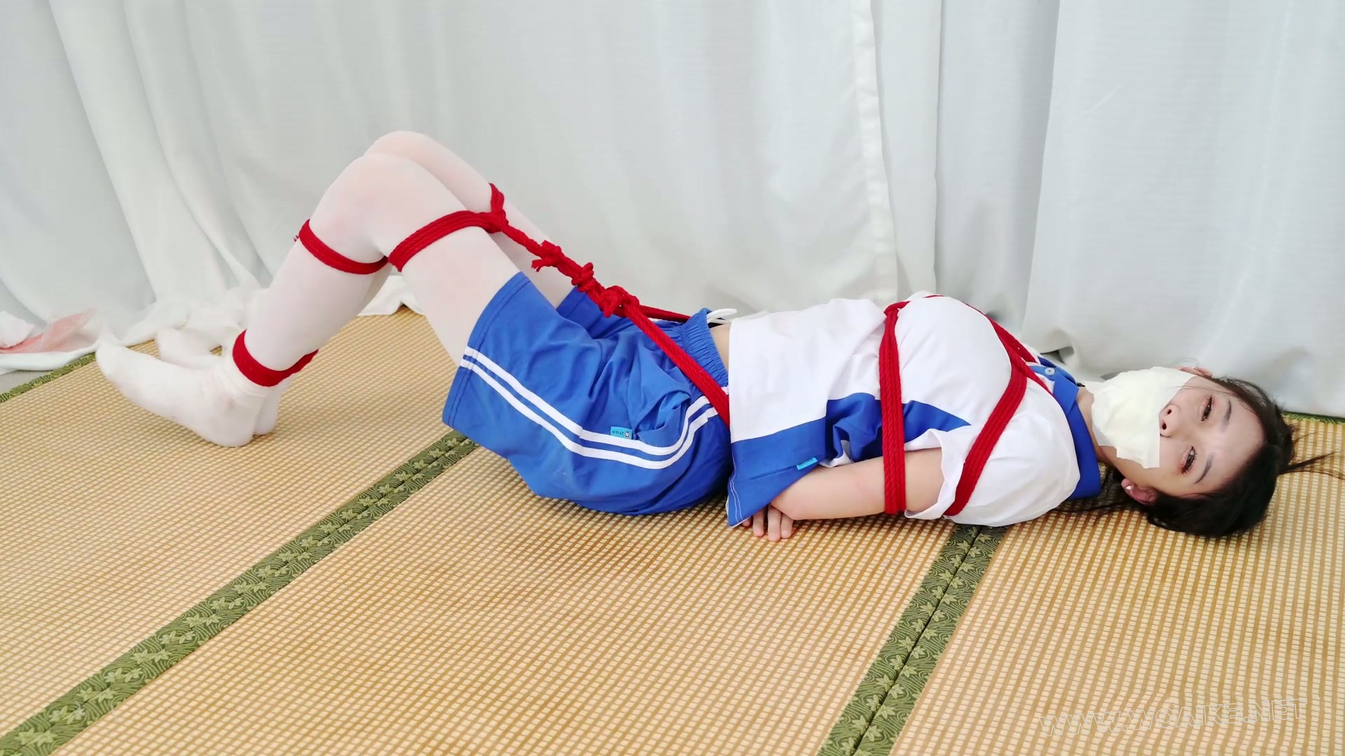绑架女高中生18岁 女战士 国服女高 强高 双马尾 中式校服 蛇缚 挣扎 逃脱游戏 户外 预览图