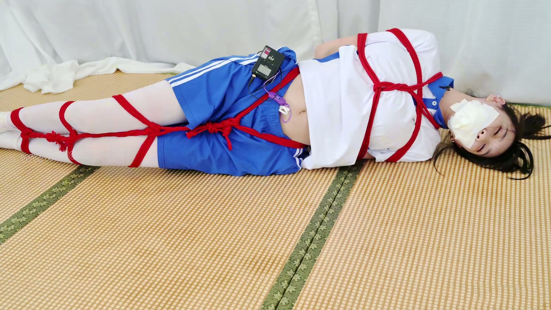 绑架女高中生18岁 女战士 国服女高 强高 双马尾 中式校服 蛇缚 挣扎 逃脱游戏 户外 预览图