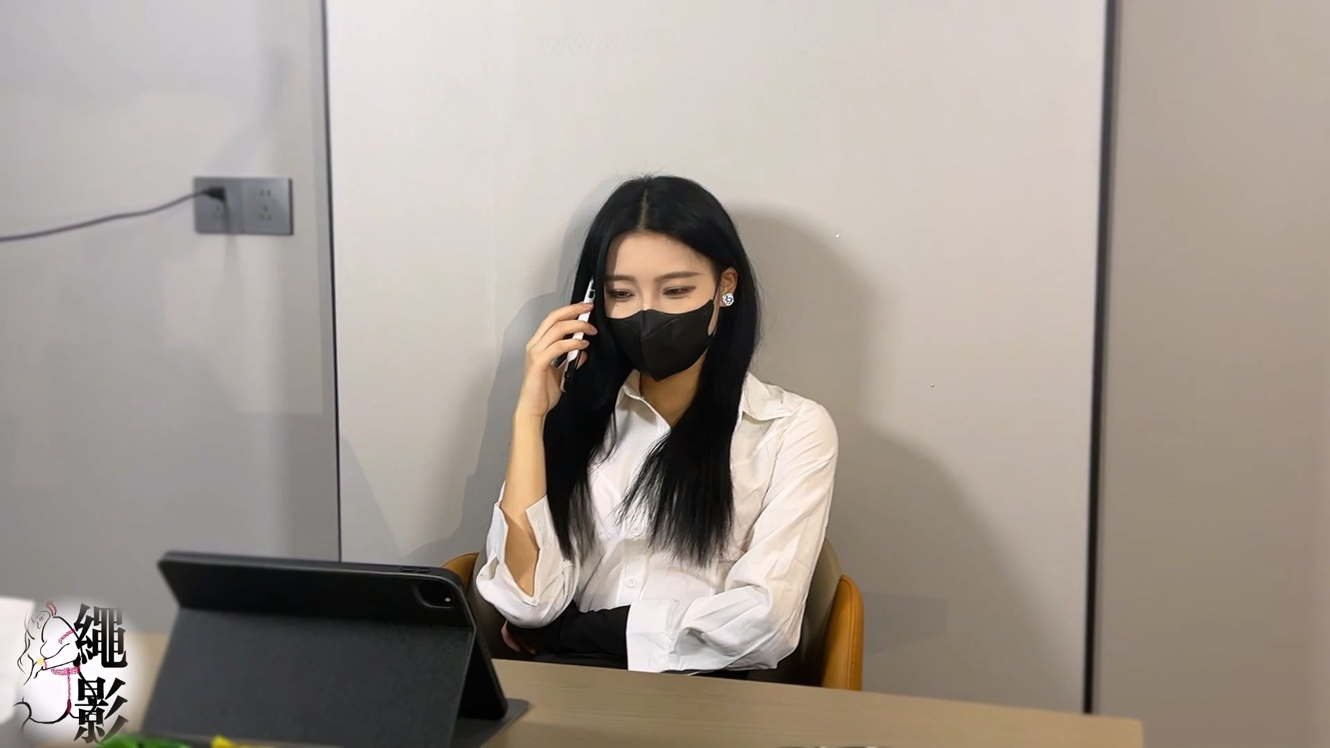 美女销售用捆绑和玩具缓解压力（续集上） 预览图