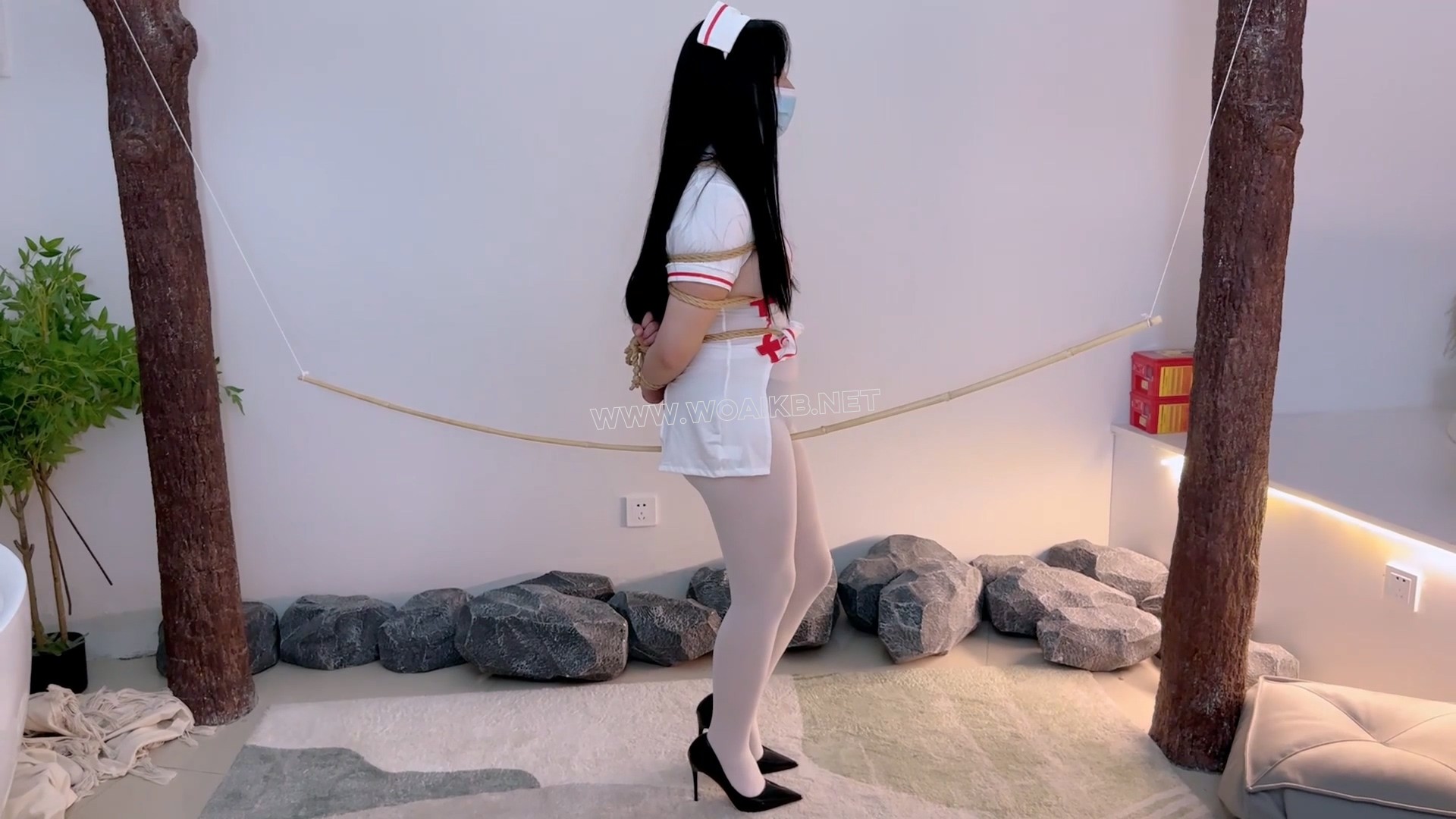 【剧情】被绑架的女白领三～这个竹竿都要被你弄弯了～你自己的高跟鞋喜欢吗？女调 预览图