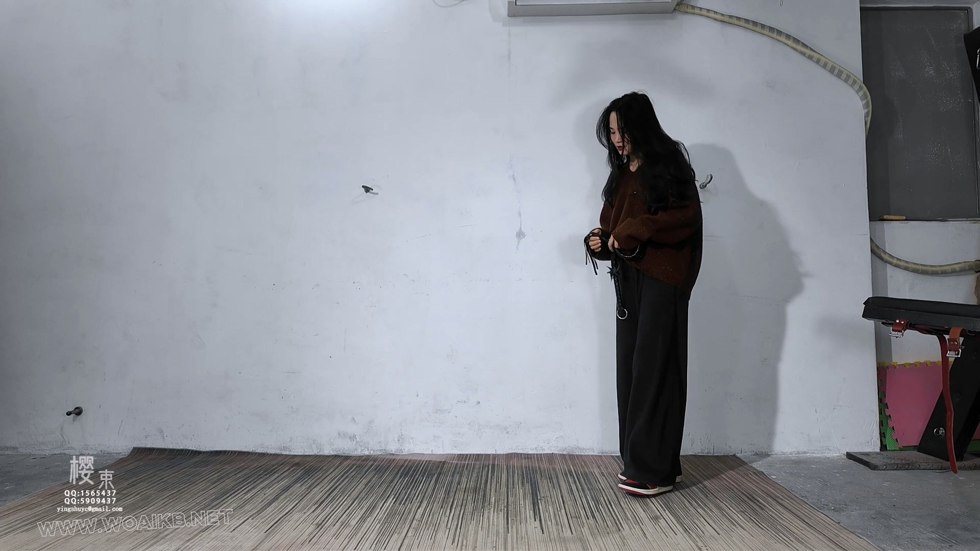 纯洁女侠为救妹妹只能妥协沦为歹徒玩物！被捆绑跪着鞭打Y具深喉羞辱折磨！口球紧塞… 封面图