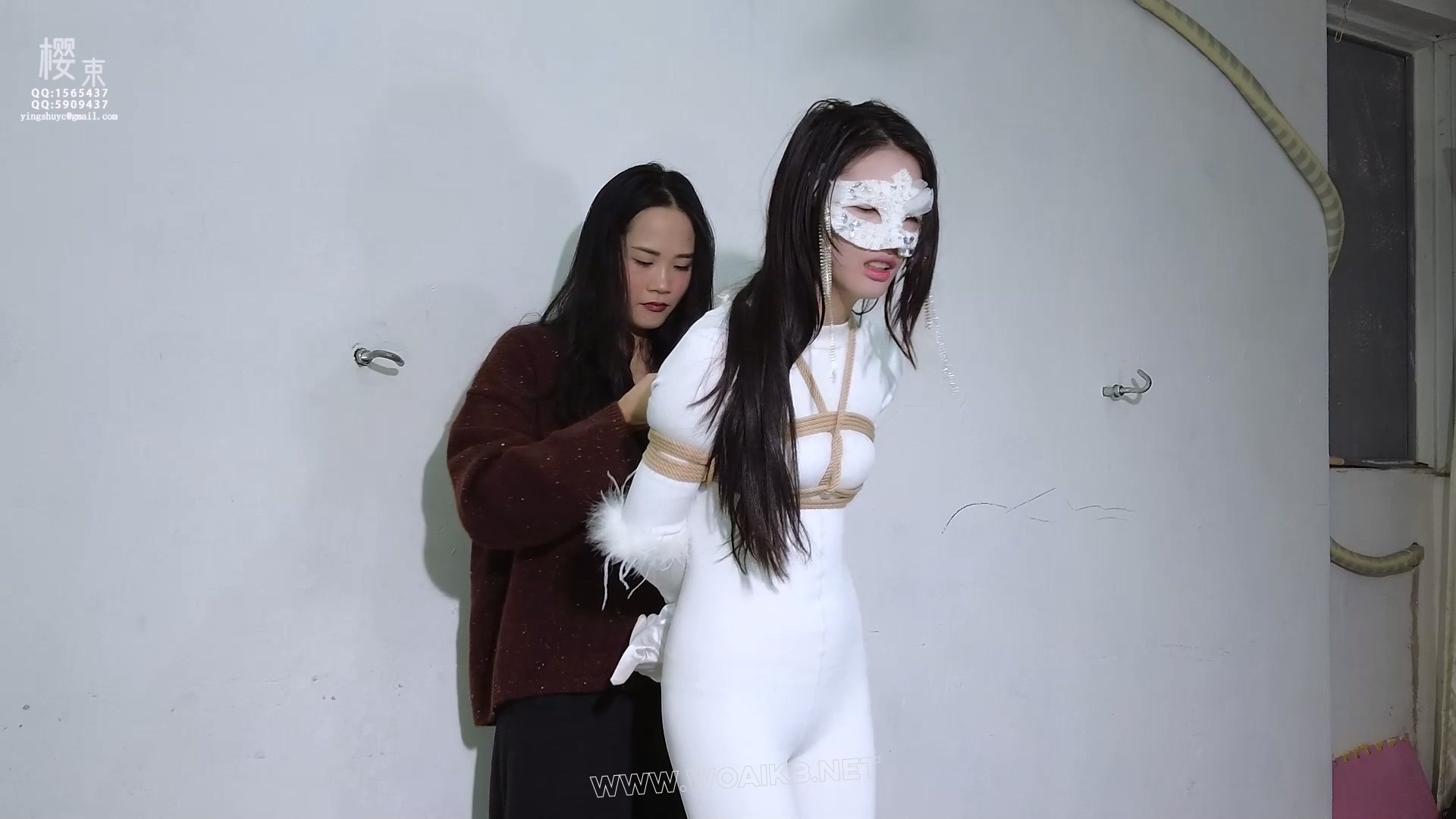 纯洁女侠为救妹妹只能妥协沦为歹徒玩物！被捆绑跪着鞭打Y具深喉羞辱折磨！口球紧塞 预览图