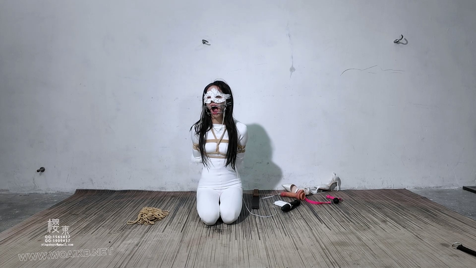 纯洁女侠为救妹妹只能妥协沦为歹徒玩物！被捆绑跪着鞭打Y具深喉羞辱折磨！口球紧塞 预览图