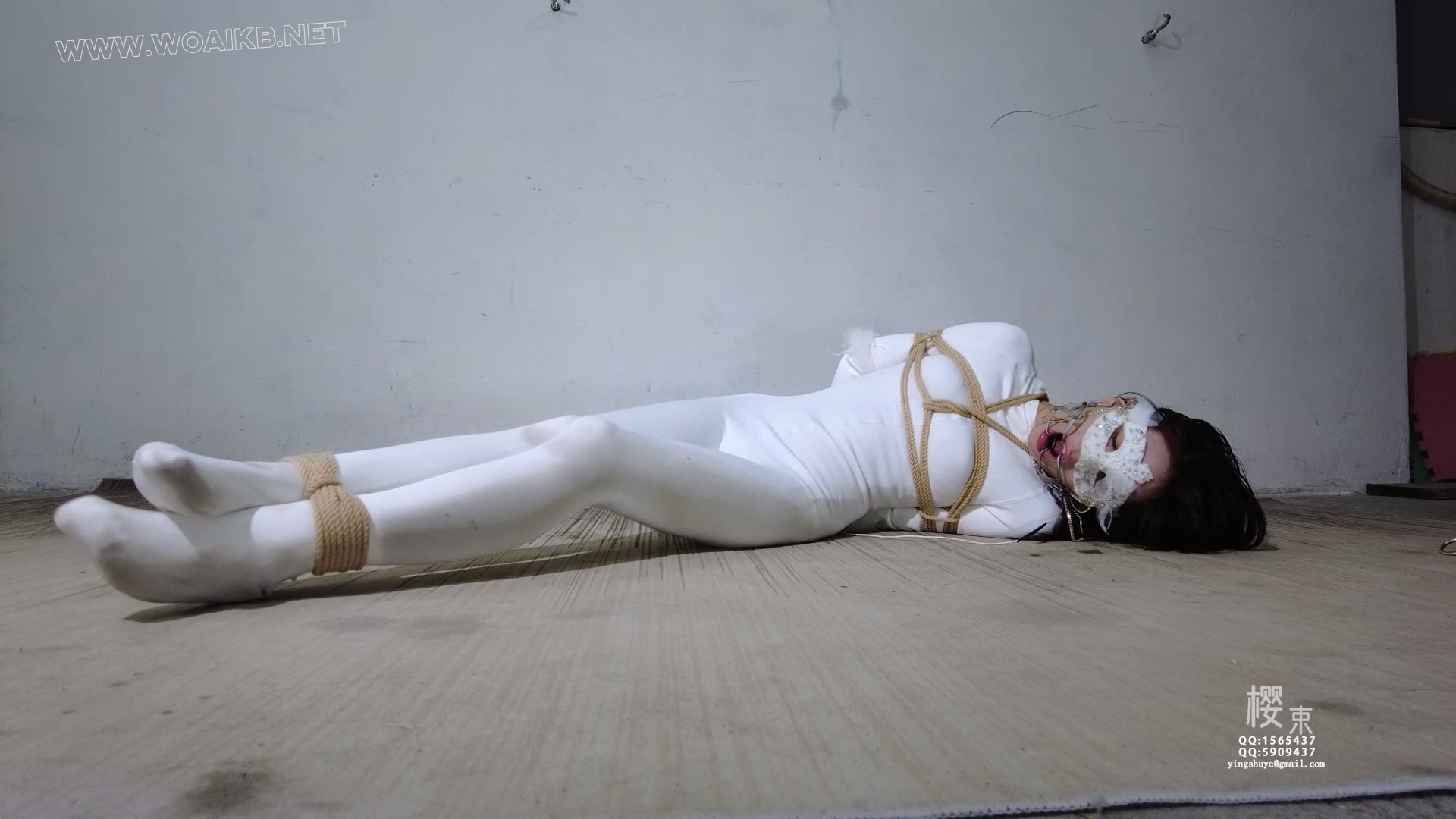 纯洁女侠为救妹妹只能妥协沦为歹徒玩物！被捆绑跪着鞭打Y具深喉羞辱折磨！口球紧塞 预览图