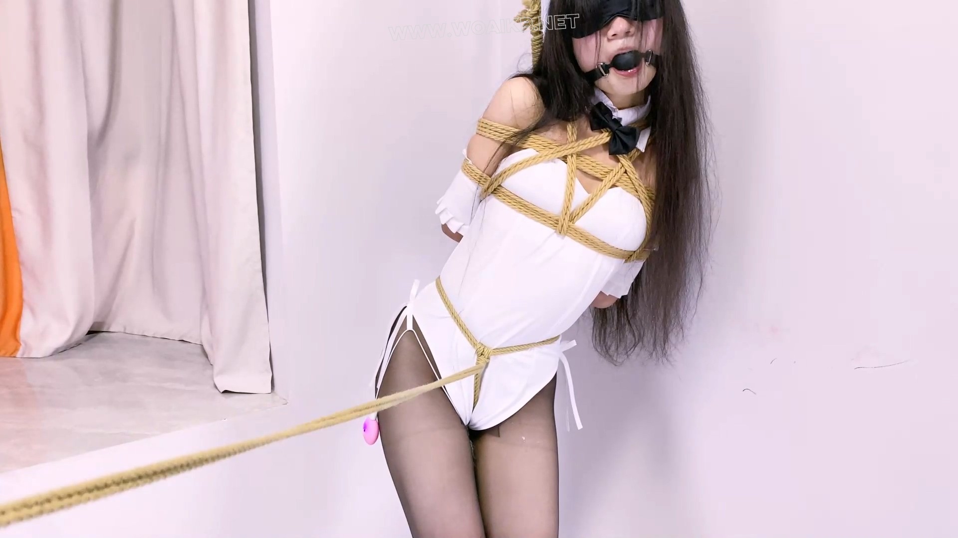 《少女情劫》-客户定拍-第十集-兔女郎被日式紧缚+并腿捆+内置双td+尾巴+口球+吊着 预览图
