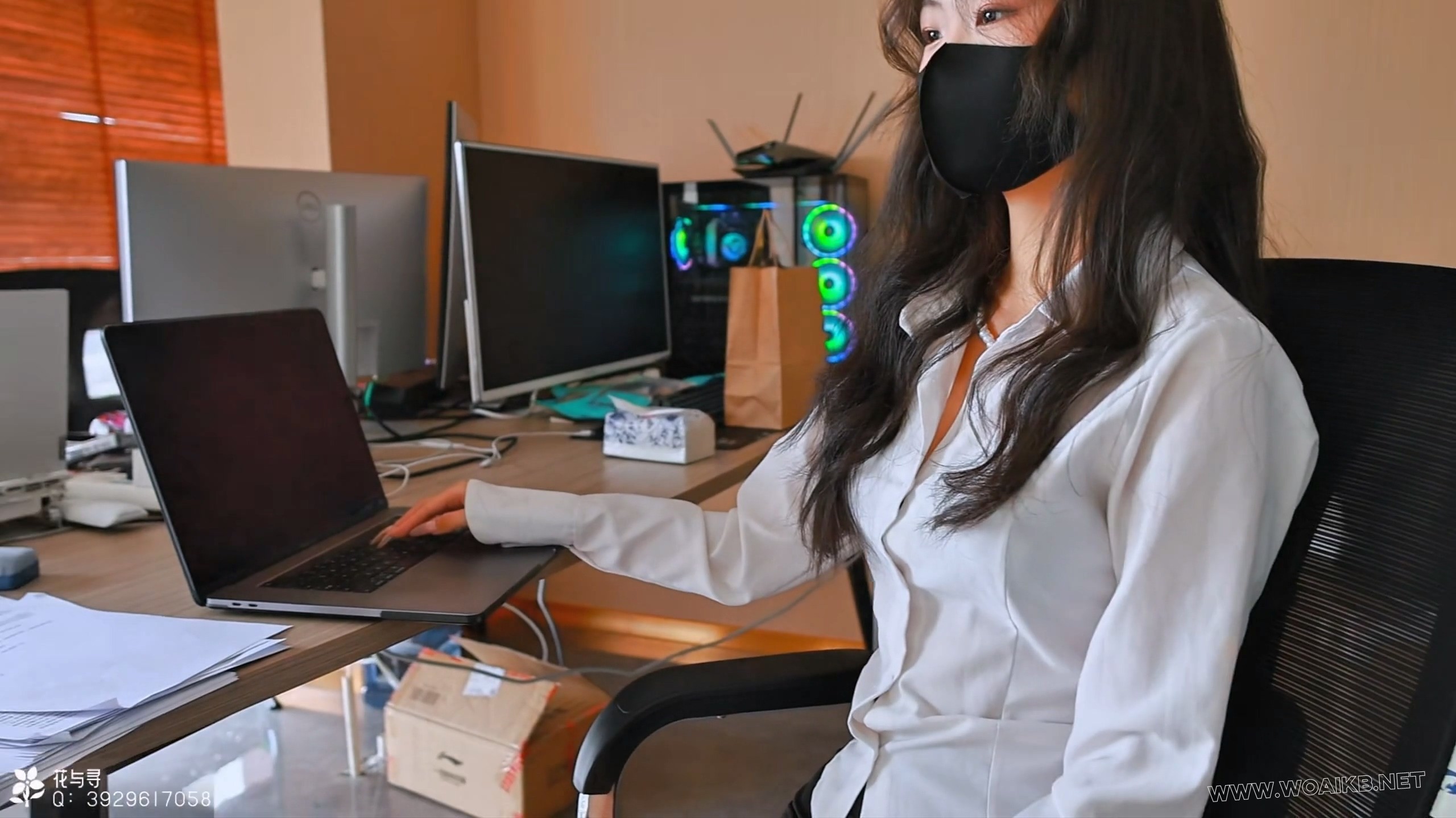 女女调教《变态女高管要挟绑玩下属》你也不想失去这份工作吧，穿上下属的黑丝调教 预览图