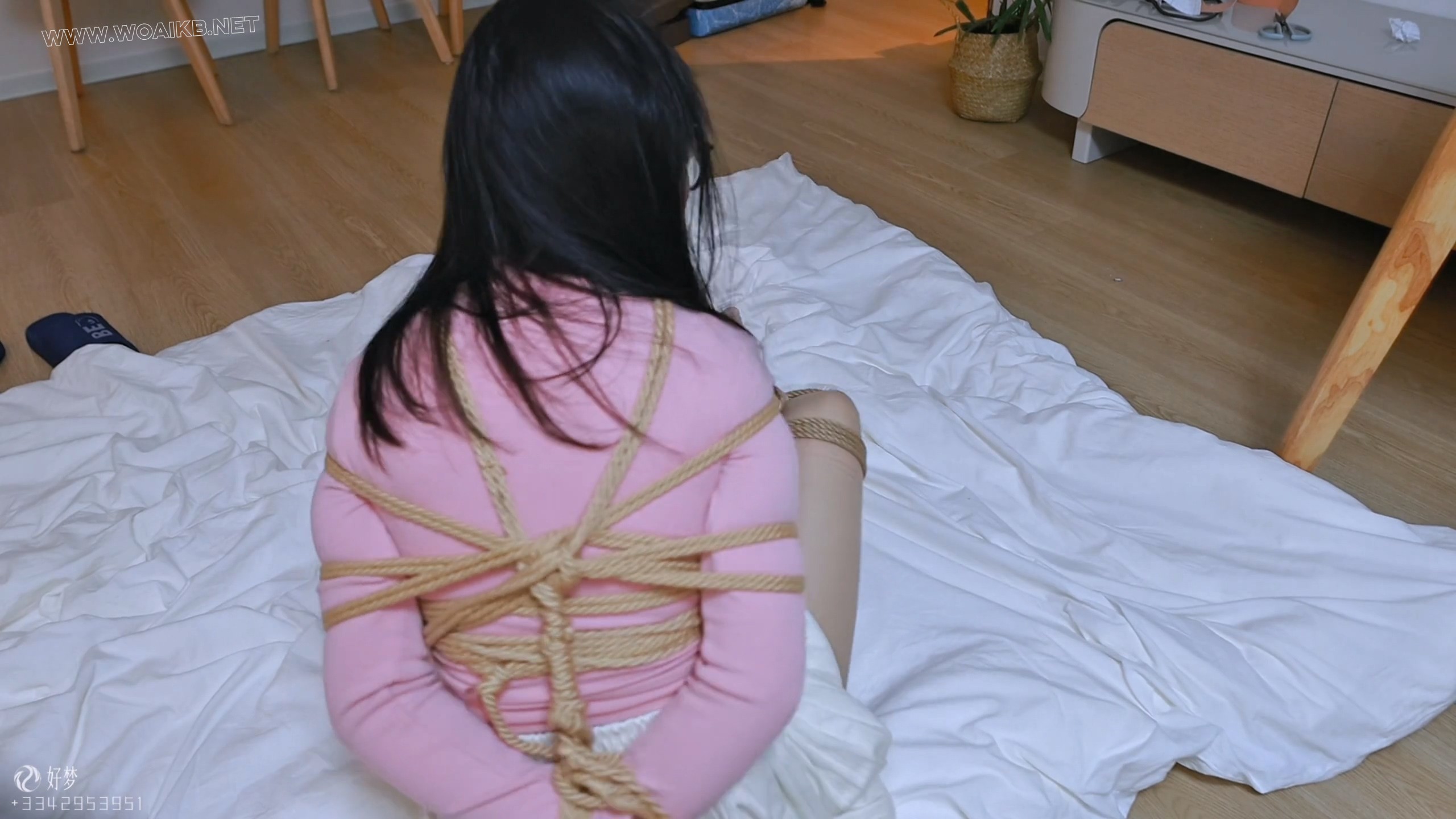 19岁女孩被绑房间的紧缚放置，一步步挣扎到绝望的过程，稚嫩的声音听得真是让人不 预览图