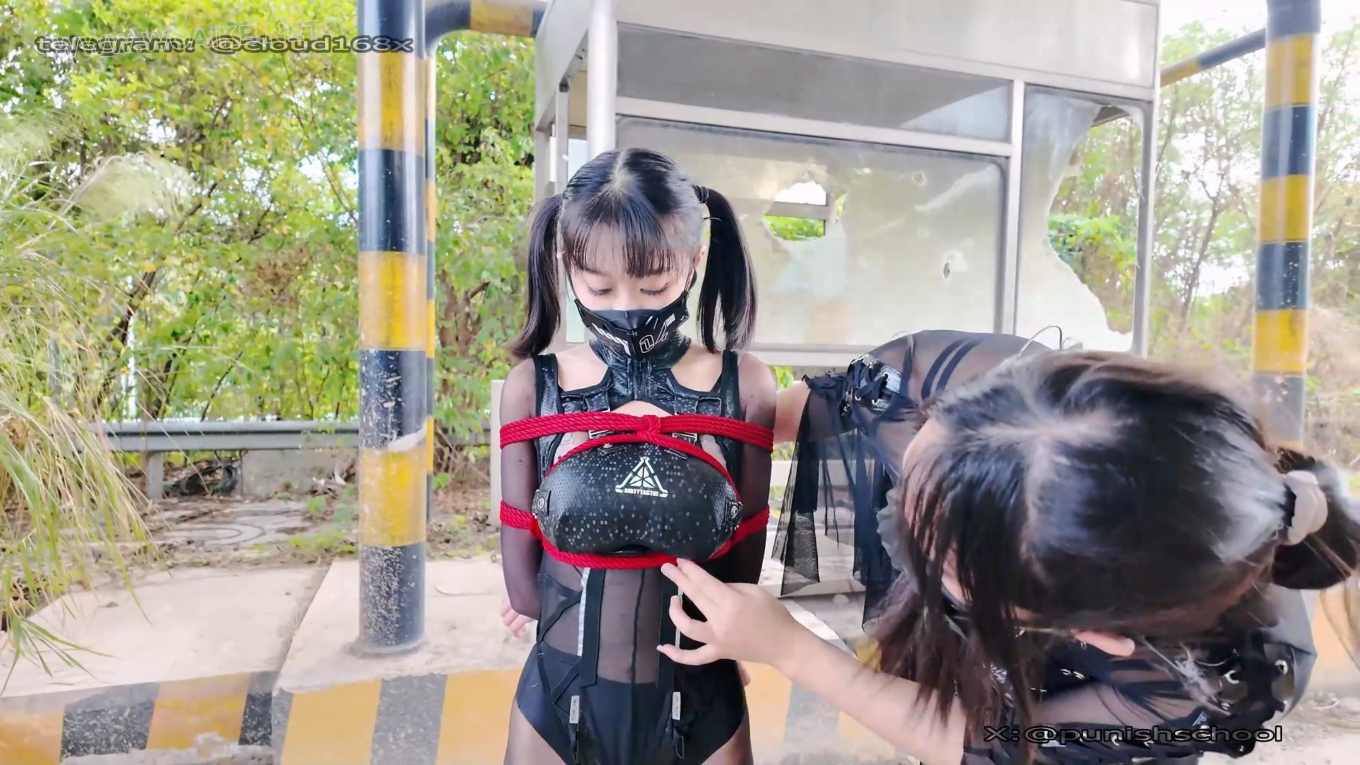 loli女战士2中 女战士 双马尾 连体黑丝 百合调教 女虐女 M字开脚吊 户外强高 野外 预览图