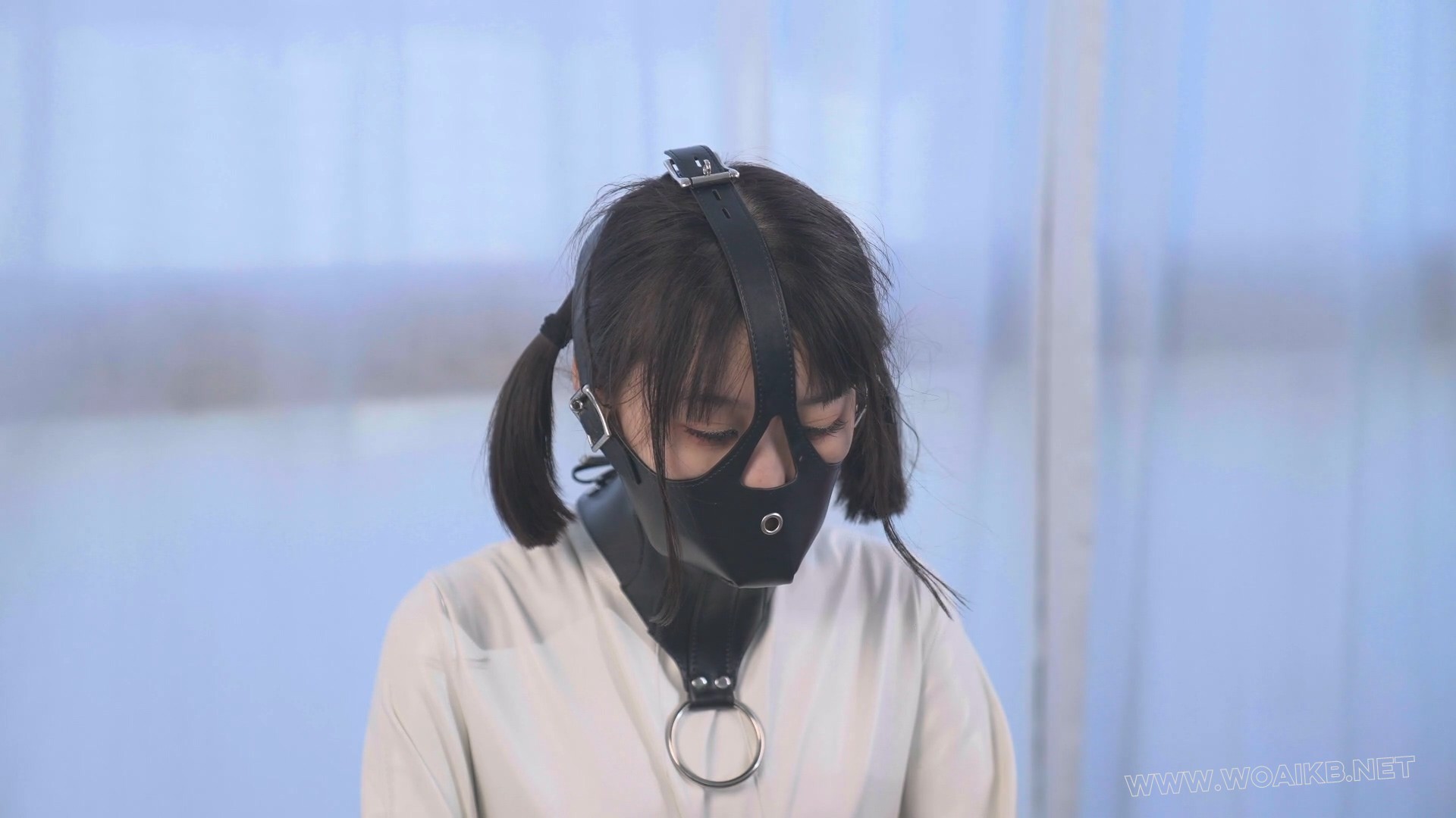 乳胶小姐姐的口笼放置与防毒面具呼吸瓶挑战 固定放置 拘束衣放置 装置拘束 乳胶 扼 预览图