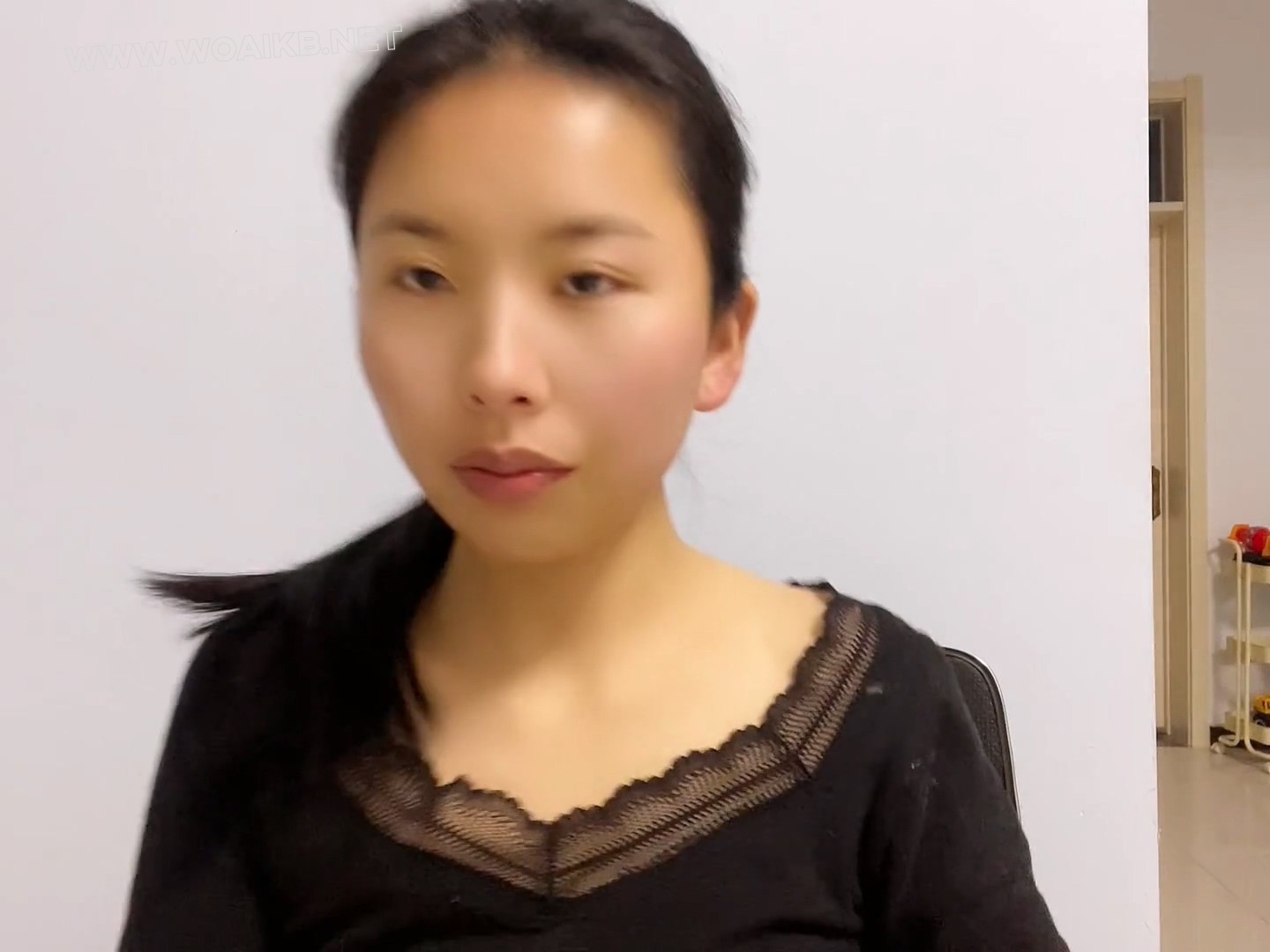 各种封嘴 模特井百慧 两条白丝慢慢塞入小嘴 然后再用超粘的肌肉贴交待封嘴， 第二 预览图