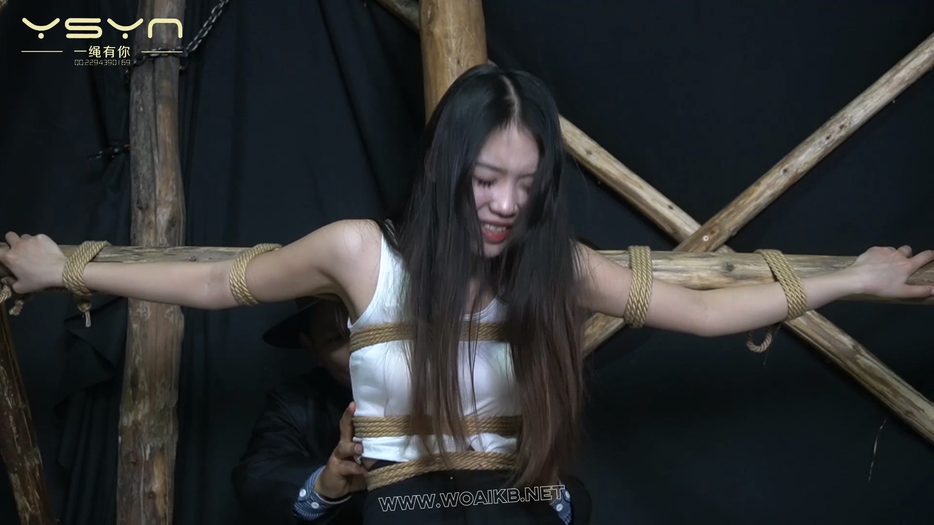 【秘杀】潜伏女军统皮鞭受刑老虎凳铁钳子夹脚趾打脚心重度全身痒刑后秘密杀害 预览图