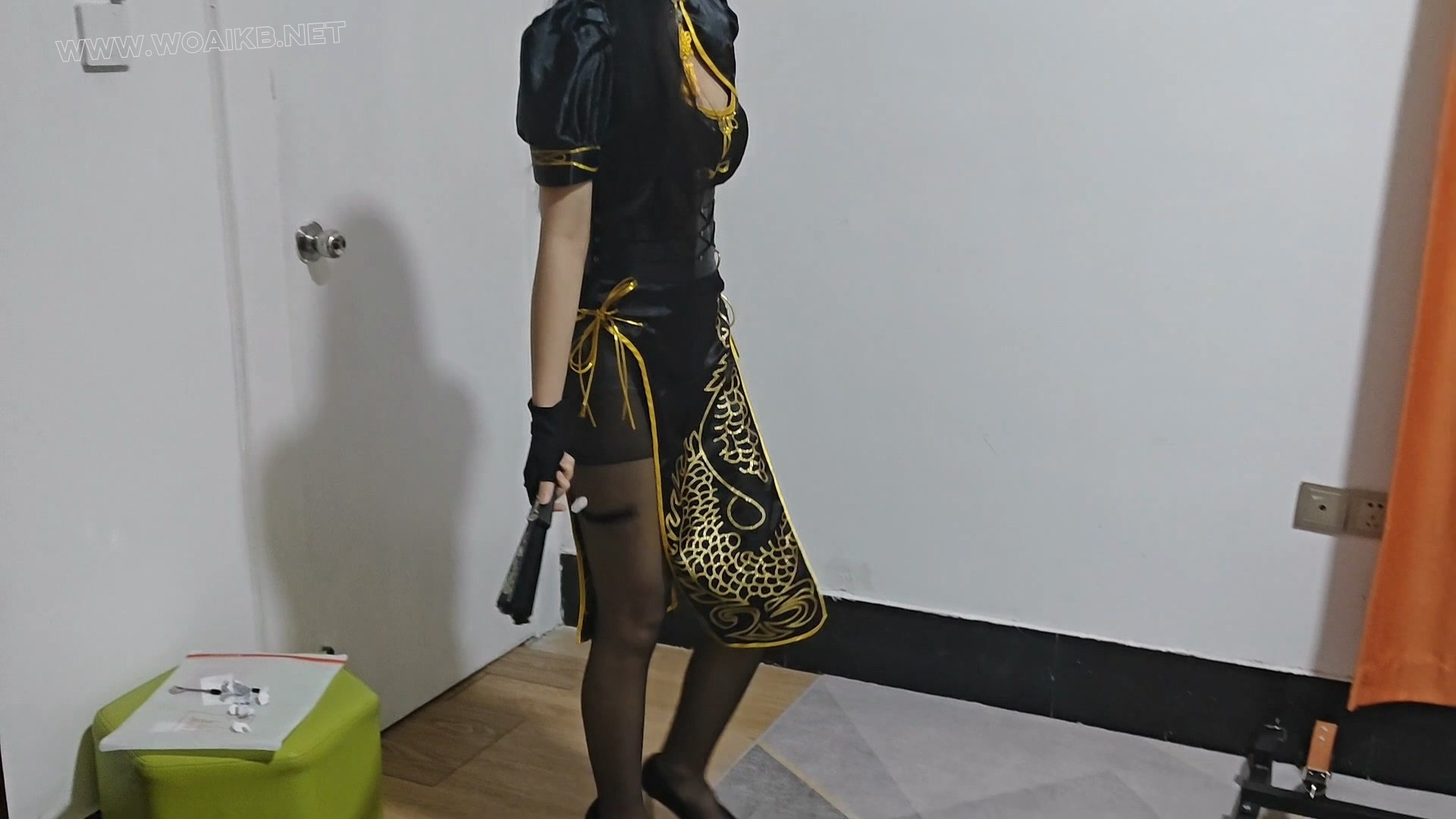 小清妹子在网上认识了个摄影师，这一天她穿好宁红夜的cos，去约好的地方见摄影师，… 封面图