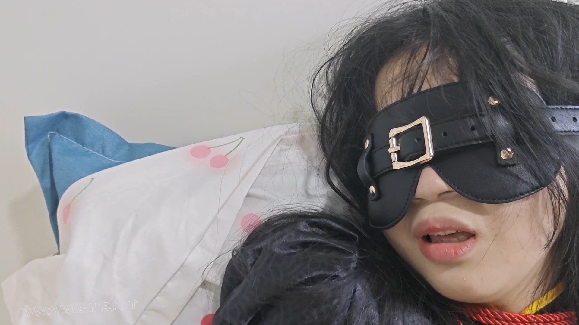 小清妹子在网上认识了个摄影师，这一天她穿好宁红夜的cos，去约好的地方见摄影师， 预览图