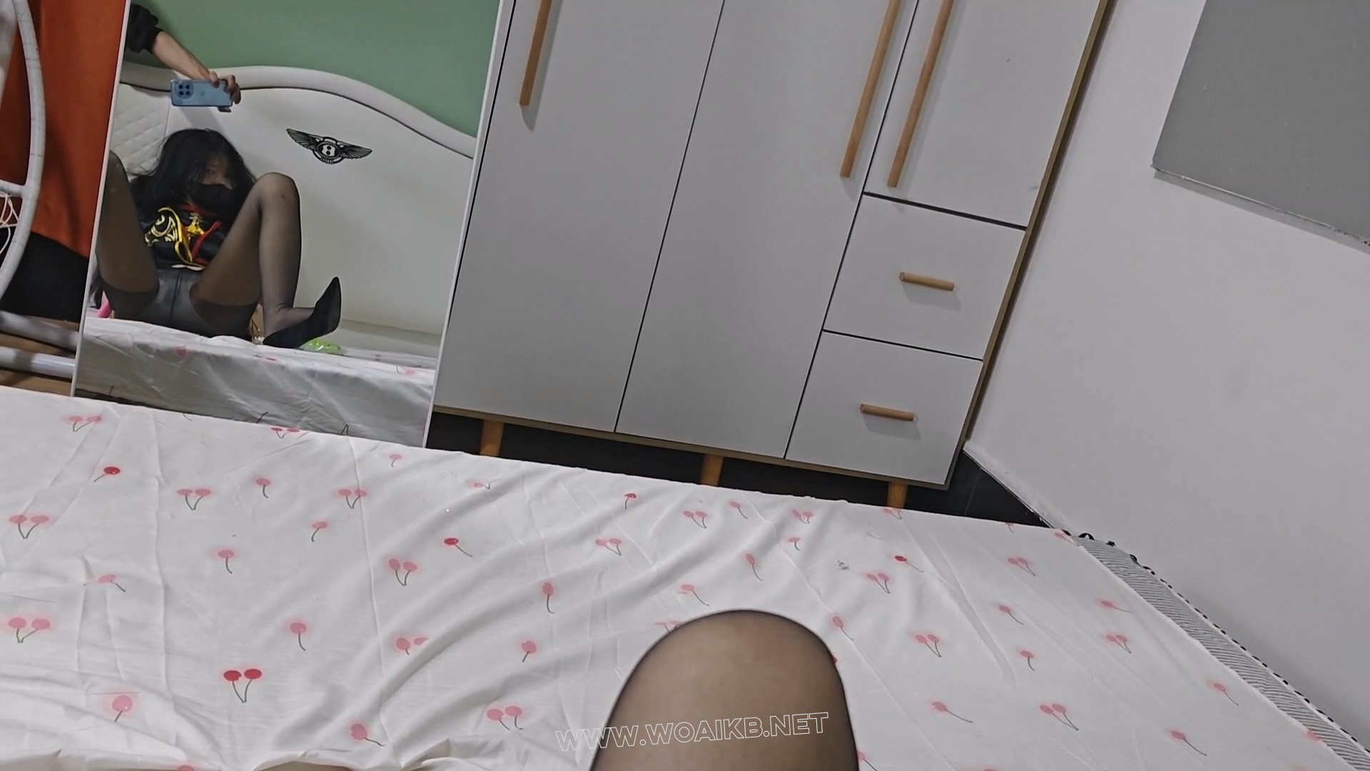 小清妹子在网上认识了个摄影师，这一天她穿好宁红夜的cos，去约好的地方见摄影师， 预览图