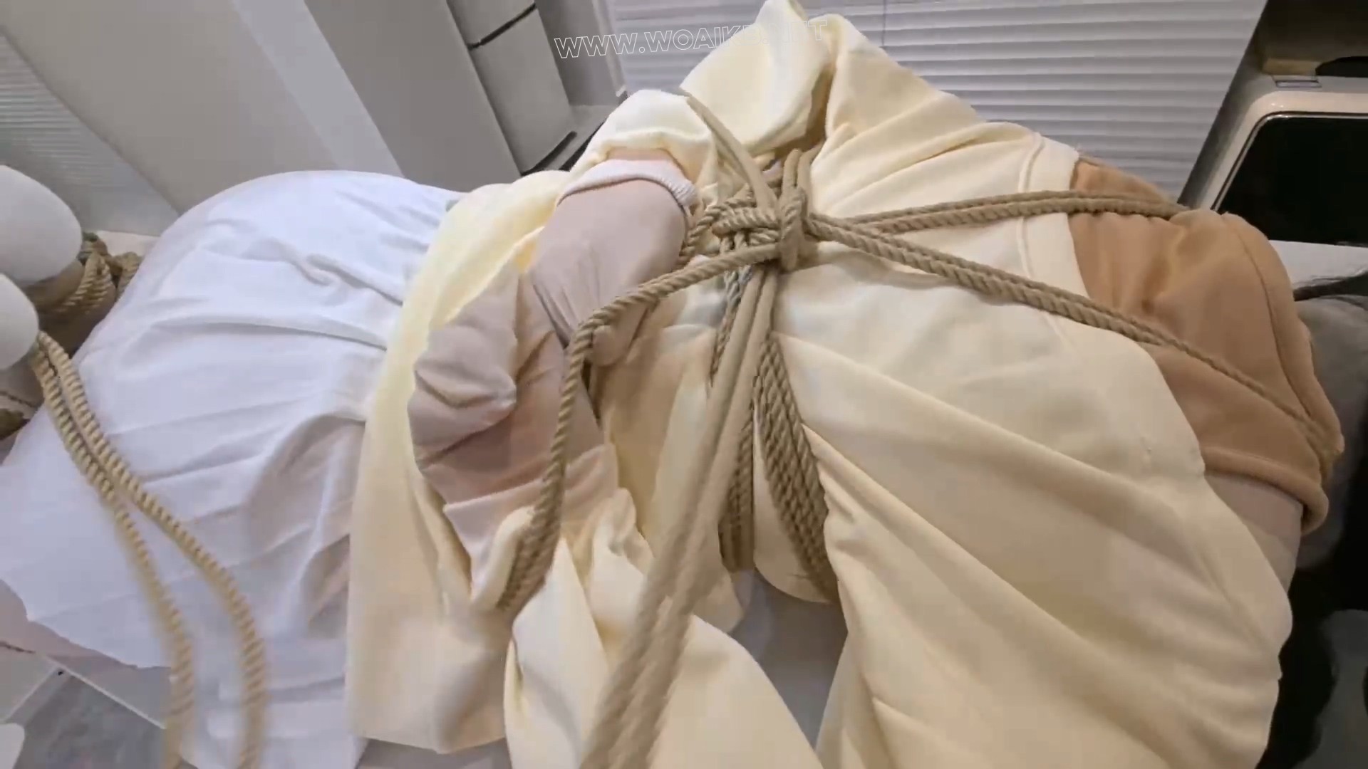 【FXX-SM-幼娘】又是循环入潮的一天 直立缚固定突突墙糕 小青蛙呱呱呱 手持突突入 预览图
