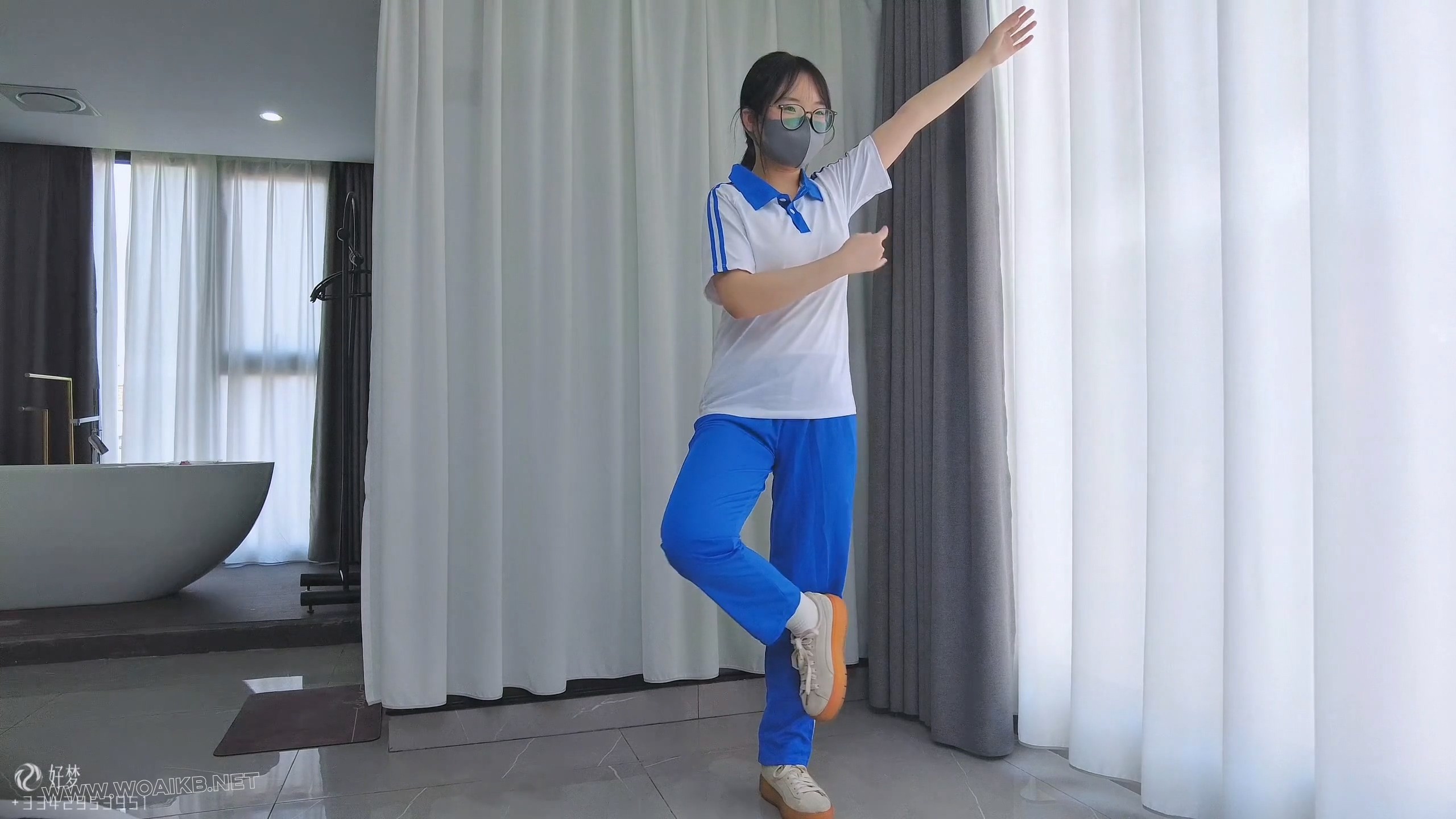 舞蹈柔韧性压腿训练，白丝+绿豆+发丝屑 预览图
