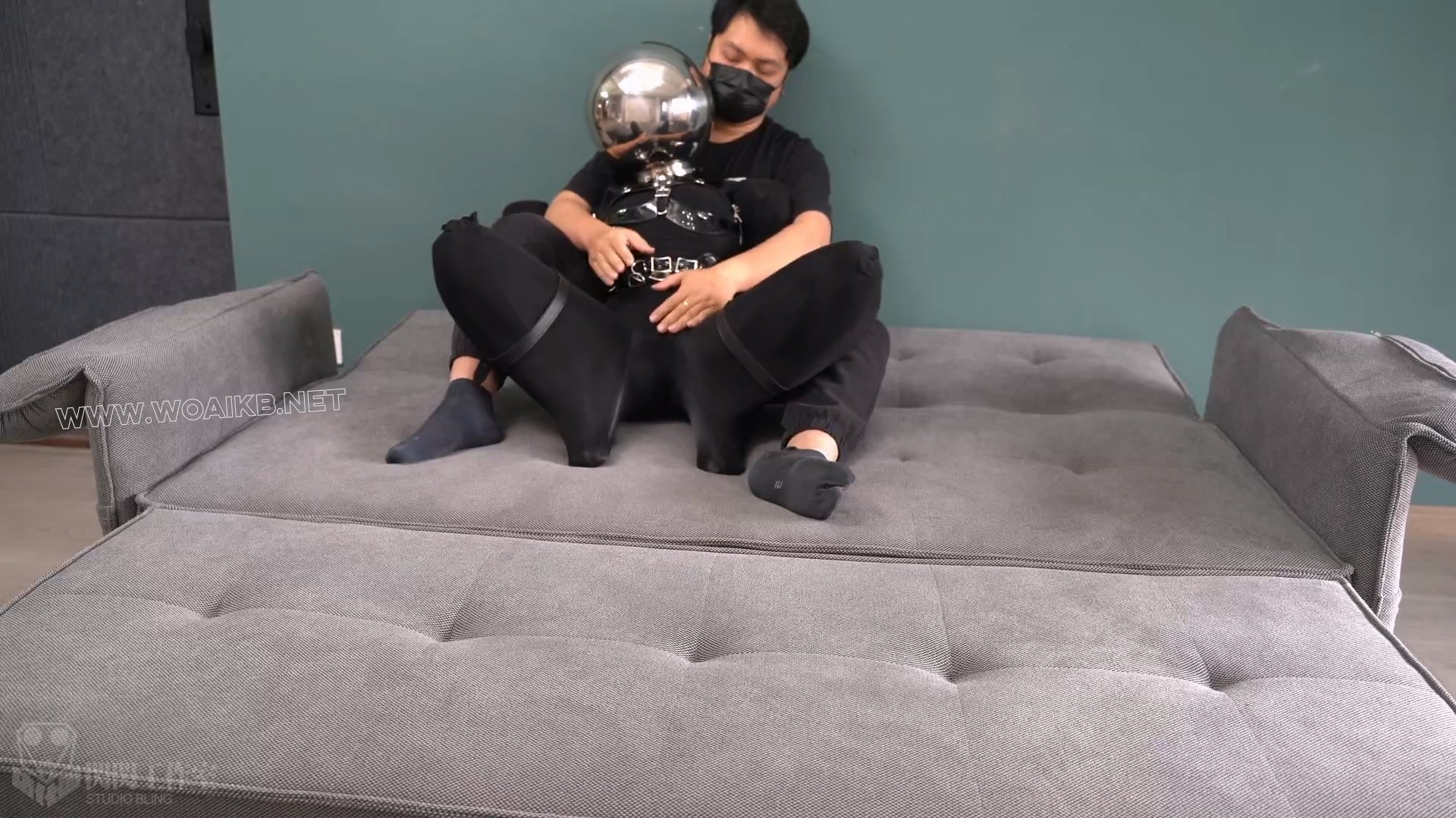 全包紧身衣+皮革拘束衣+全包K9丝袜 超多层的闷绝拘束 预览图
