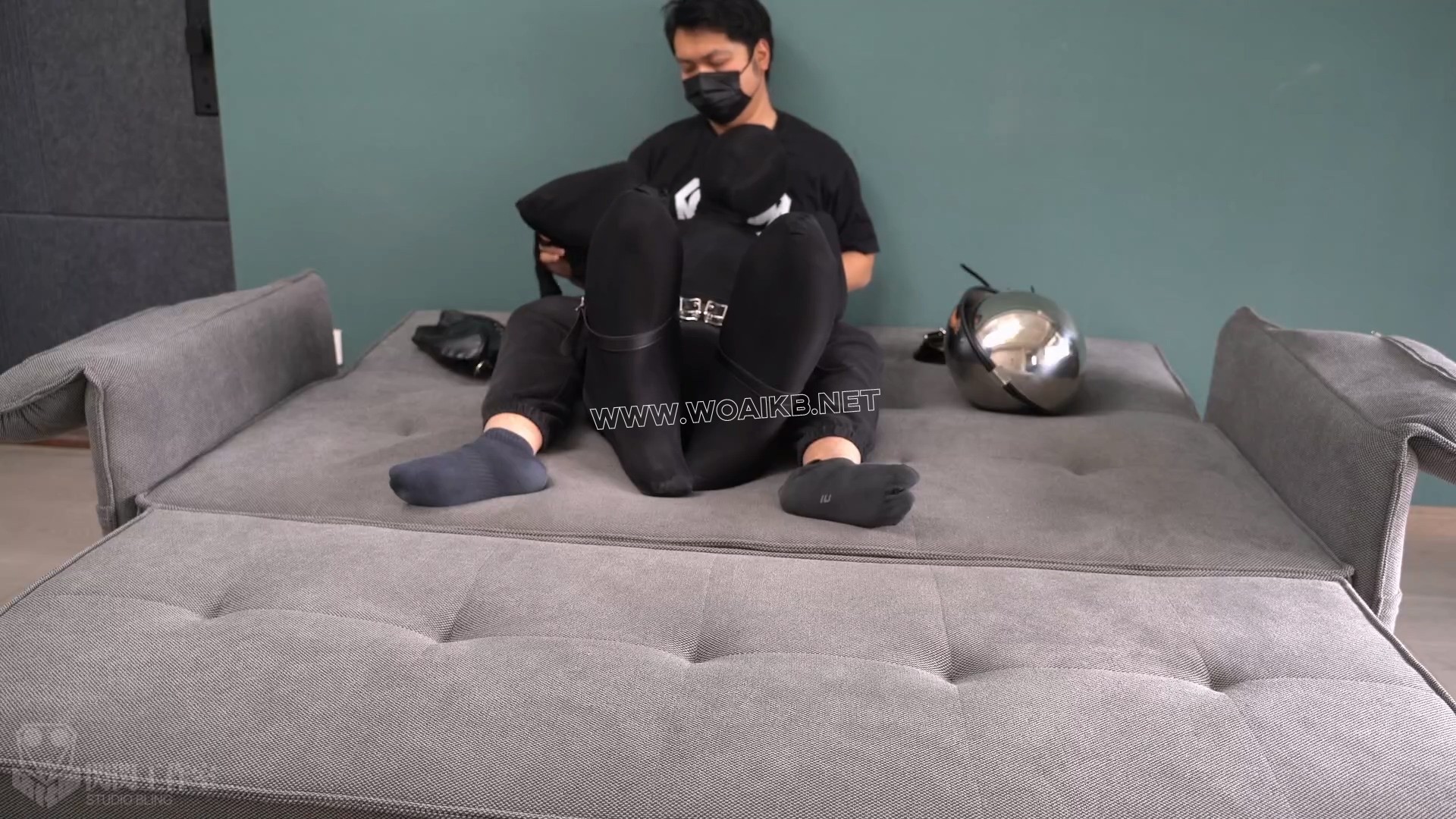 全包紧身衣+皮革拘束衣+全包K9丝袜 超多层的闷绝拘束 预览图