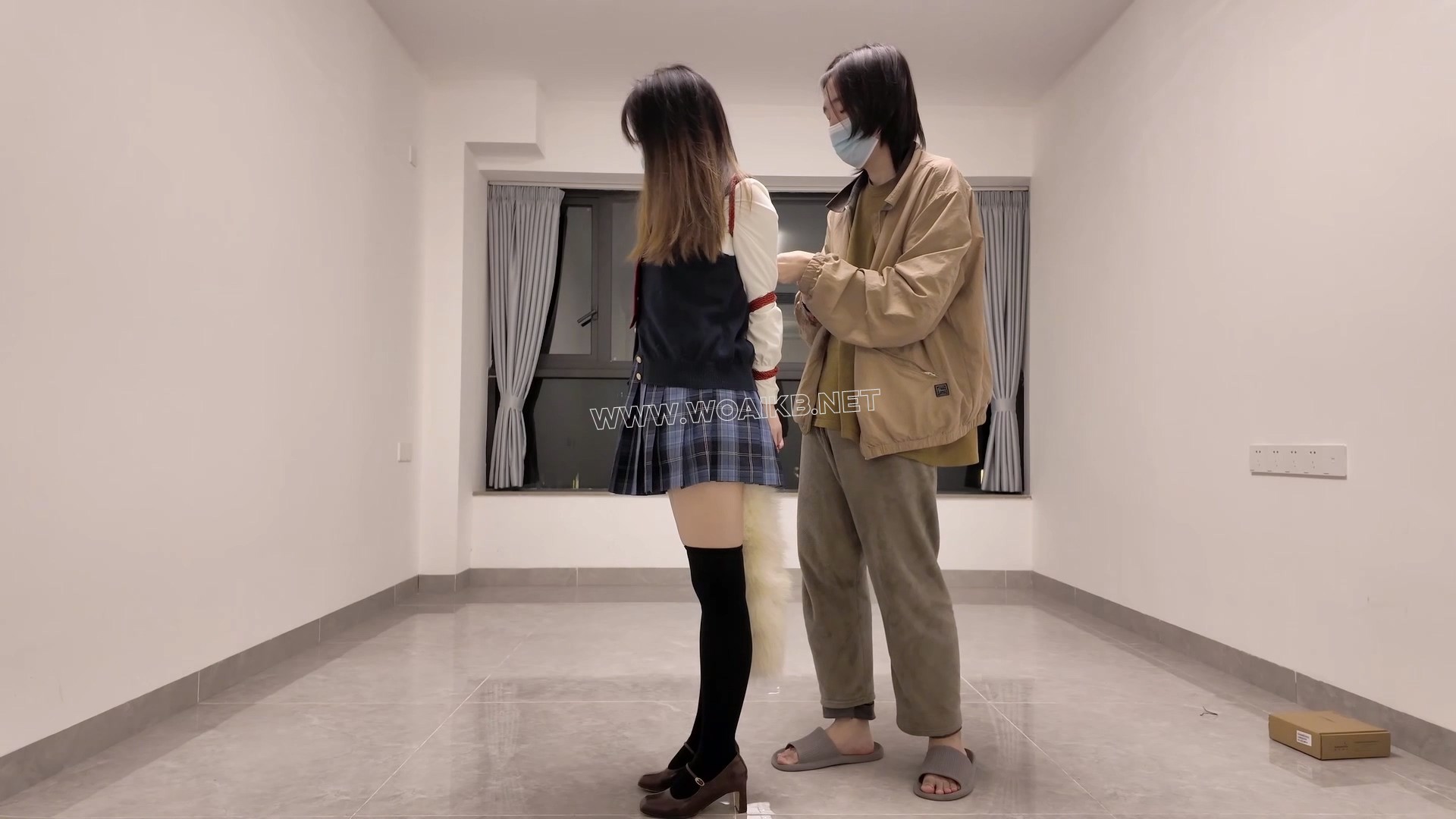 惩罚黑长直jk优等生少女佩戴尾巴捆绑露出后被男人抛弃在路边 预览图