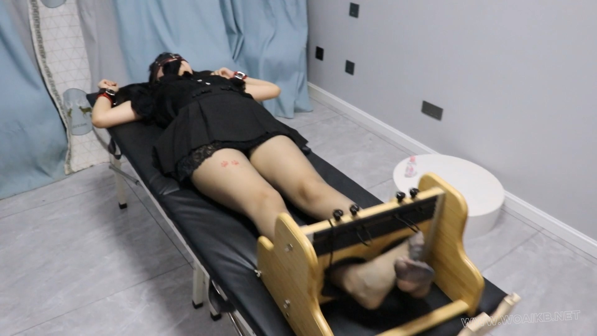 刑床驾驶员5-地雷系萌妹痒刑专场！肉丝+黑丝一次满足~双足枷~还是全身TK哦 预览图