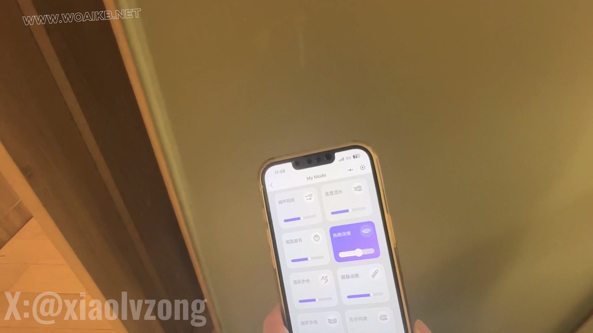 凌乱白丝少女 日式盘腿使用zdb强高 被迫脱掉裤子内置震动玩具塞入衣柜中 只能无助呻吟 预览图