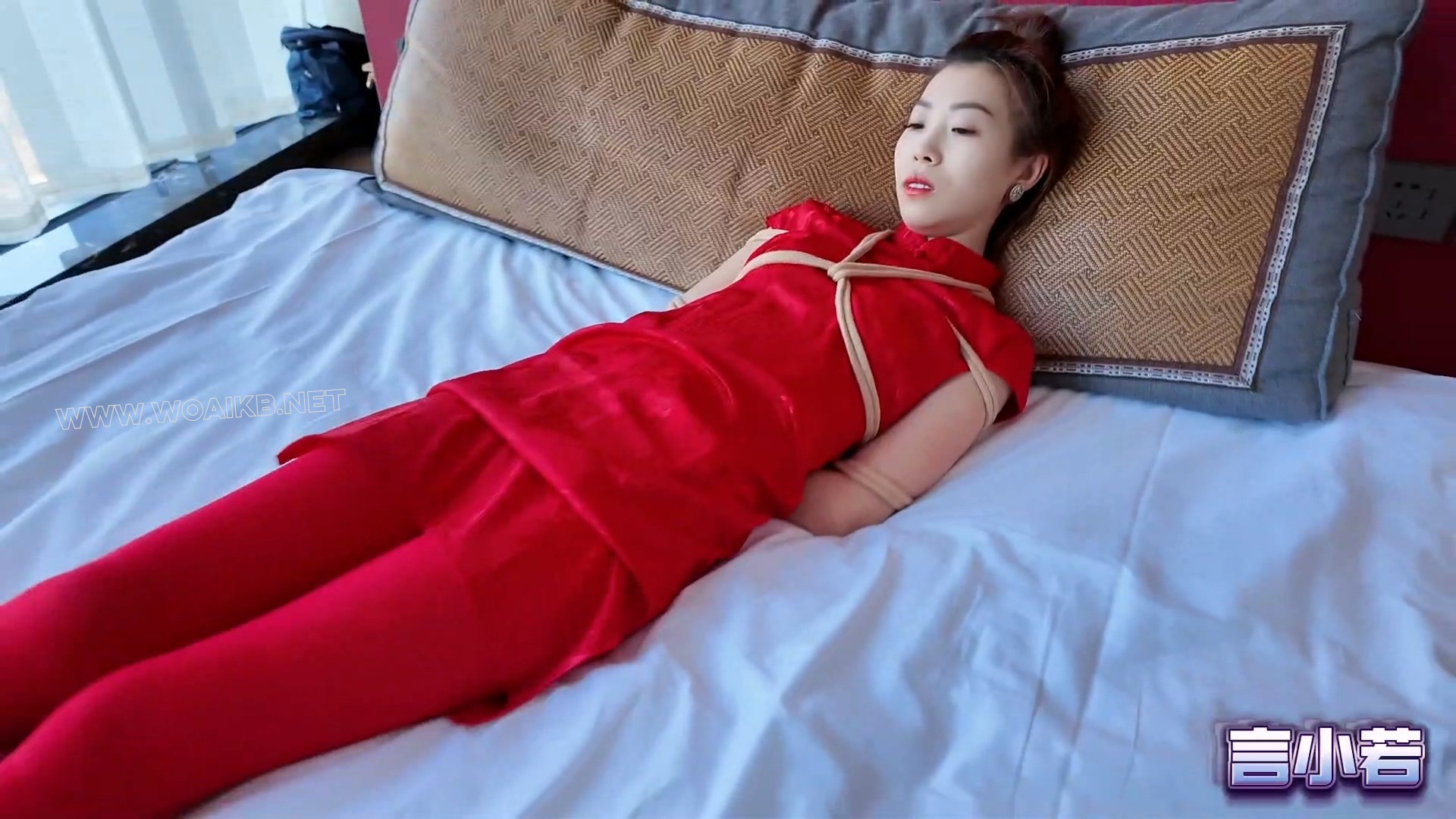 被固定在椅子上好好的享受爱的抚摸吧 预览图
