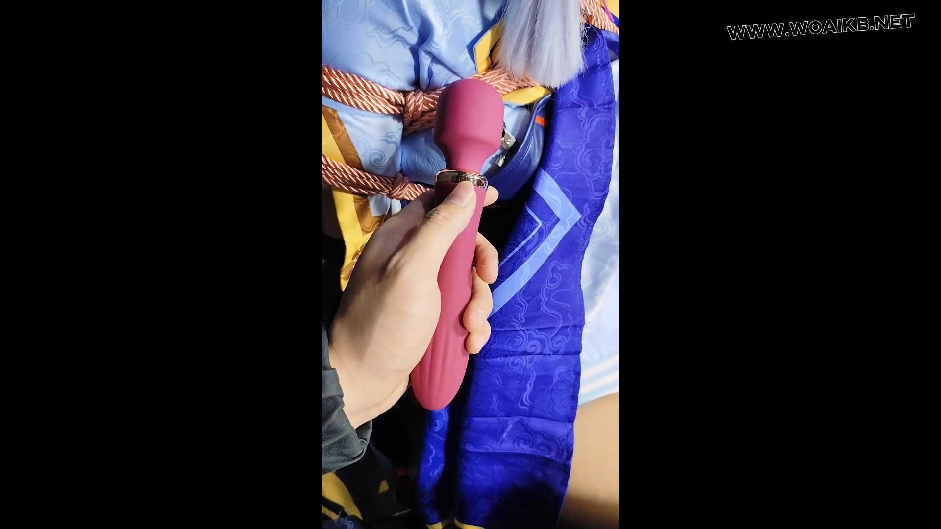 神里绫华大小姐的玩具调教，大量特写，有内入小玩具哦，超反差情节，片尾还有花絮哦！ 预览图