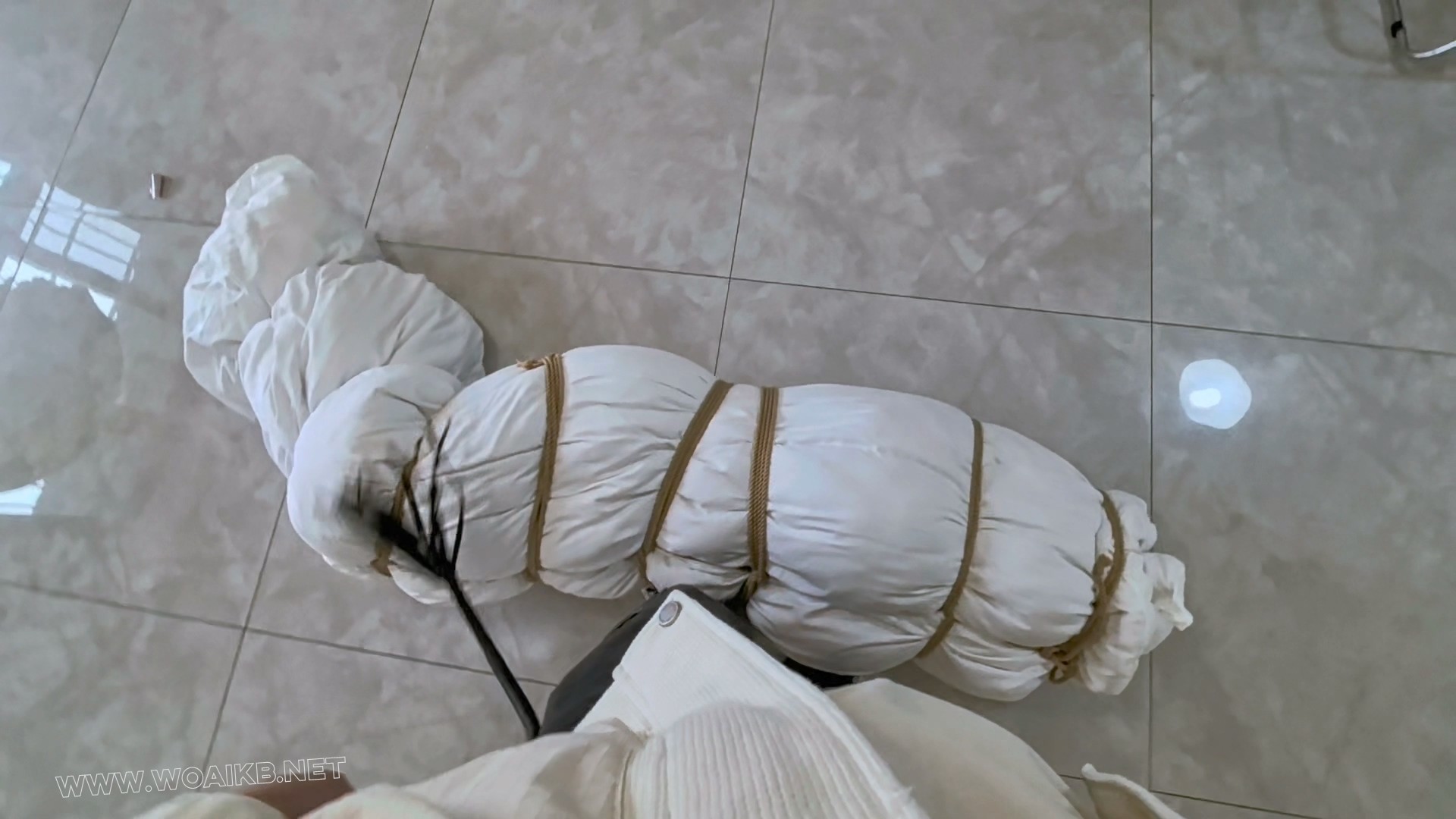 【FXX-SM-雷霆】郊狼＋役次元双重电击 无内无裆黑丝股绳直接勒进小河沟虐Y 木奉＋ 预览图