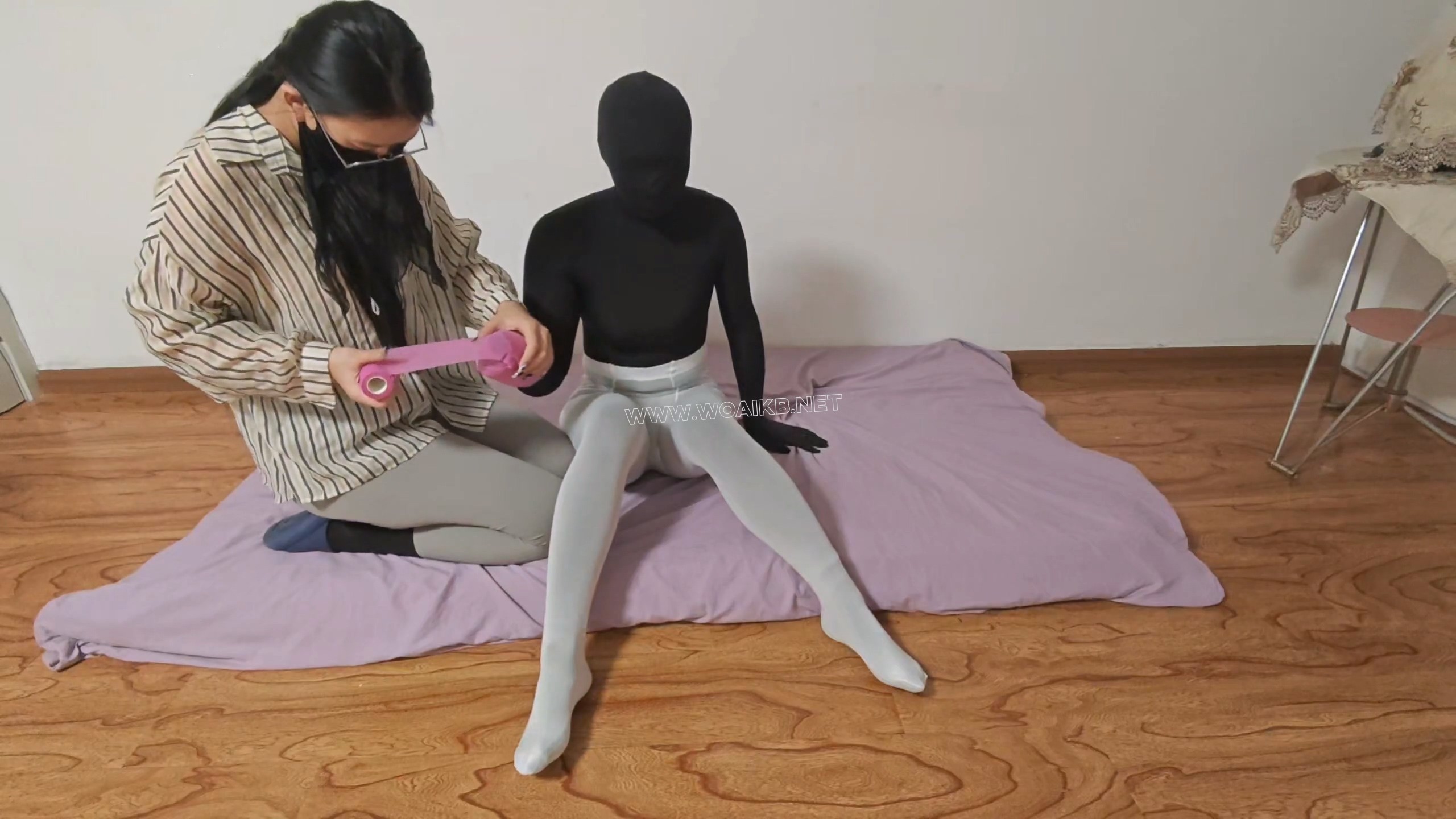 女女白色丝袜全包木乃伊，皮革头套，kig热缩袋，多层热缩袋，捆绑玩弄息窒 预览图