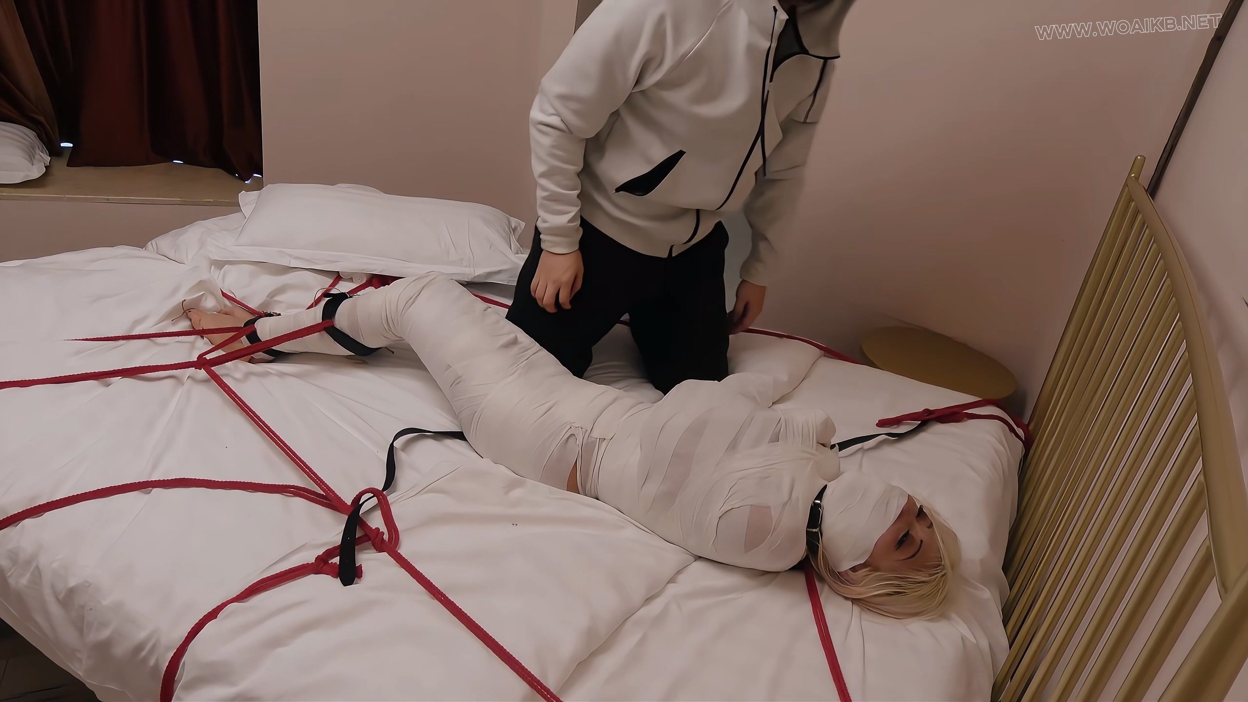 第十三部《人妻惩戒所》小瑶篇（上集） 预览图