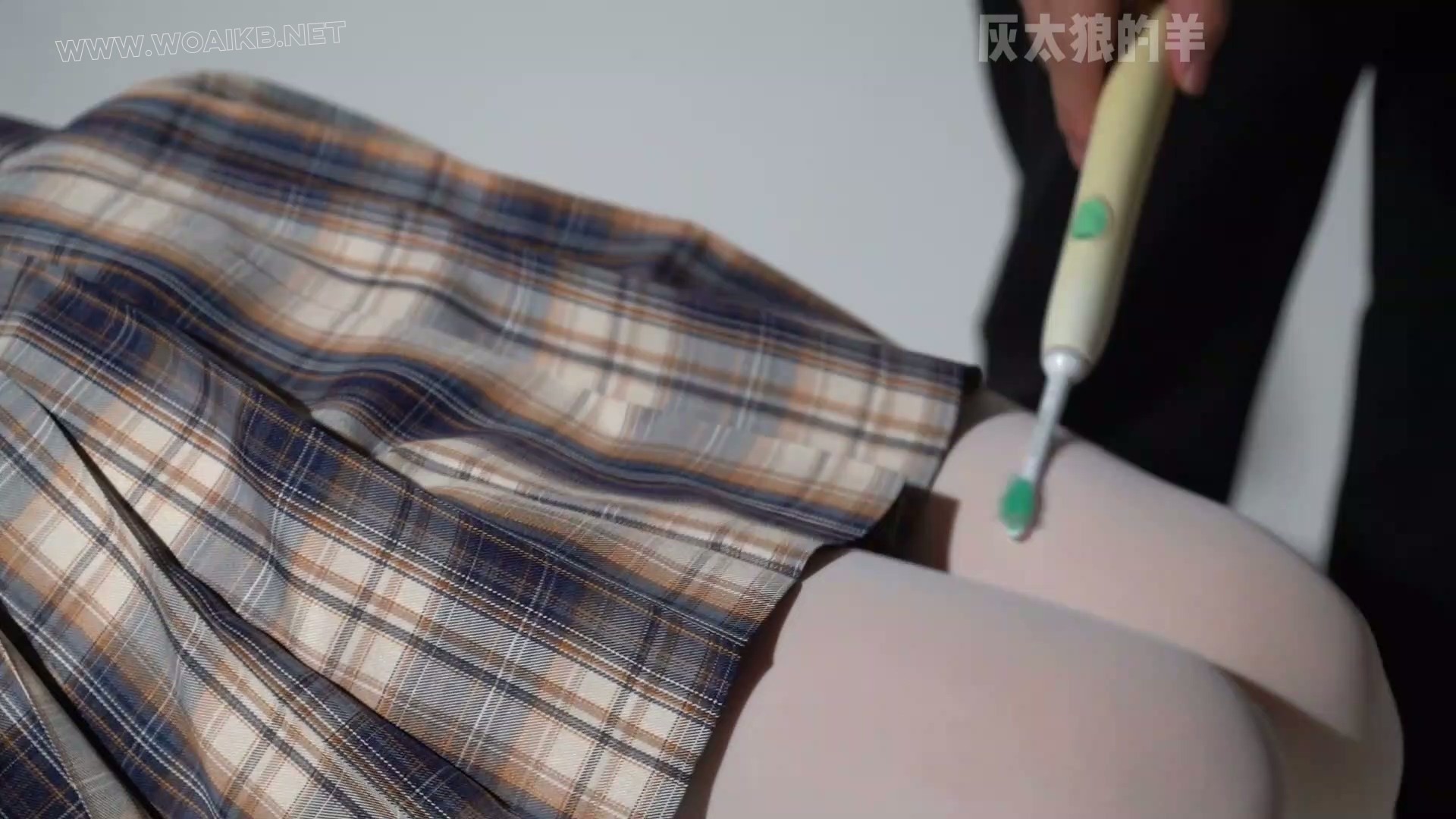 莎莎密室逃脱接连失败，惩罚（镣铐+TK+指压板）不断升级 预览图