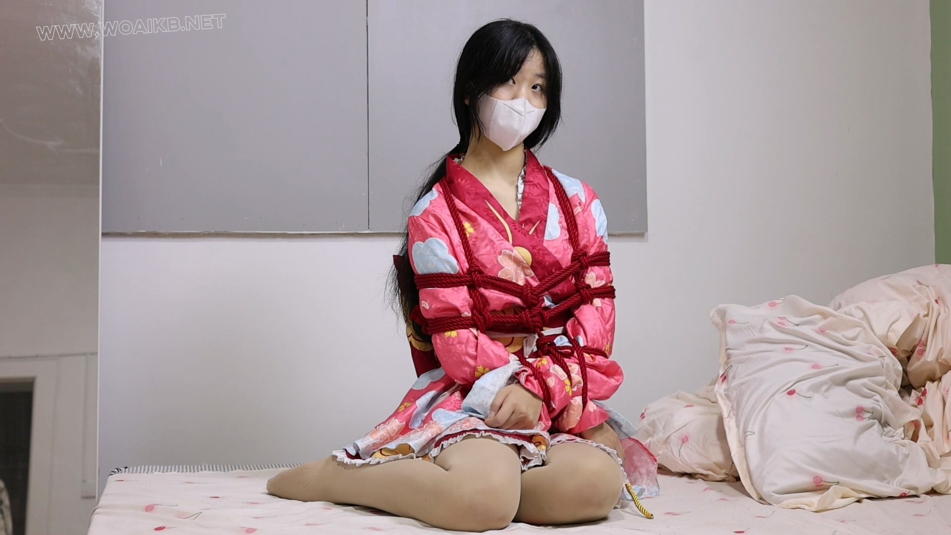 小清妹子穿上cos服五河琴里，接受震动棒跳蛋玩弄。 预览图