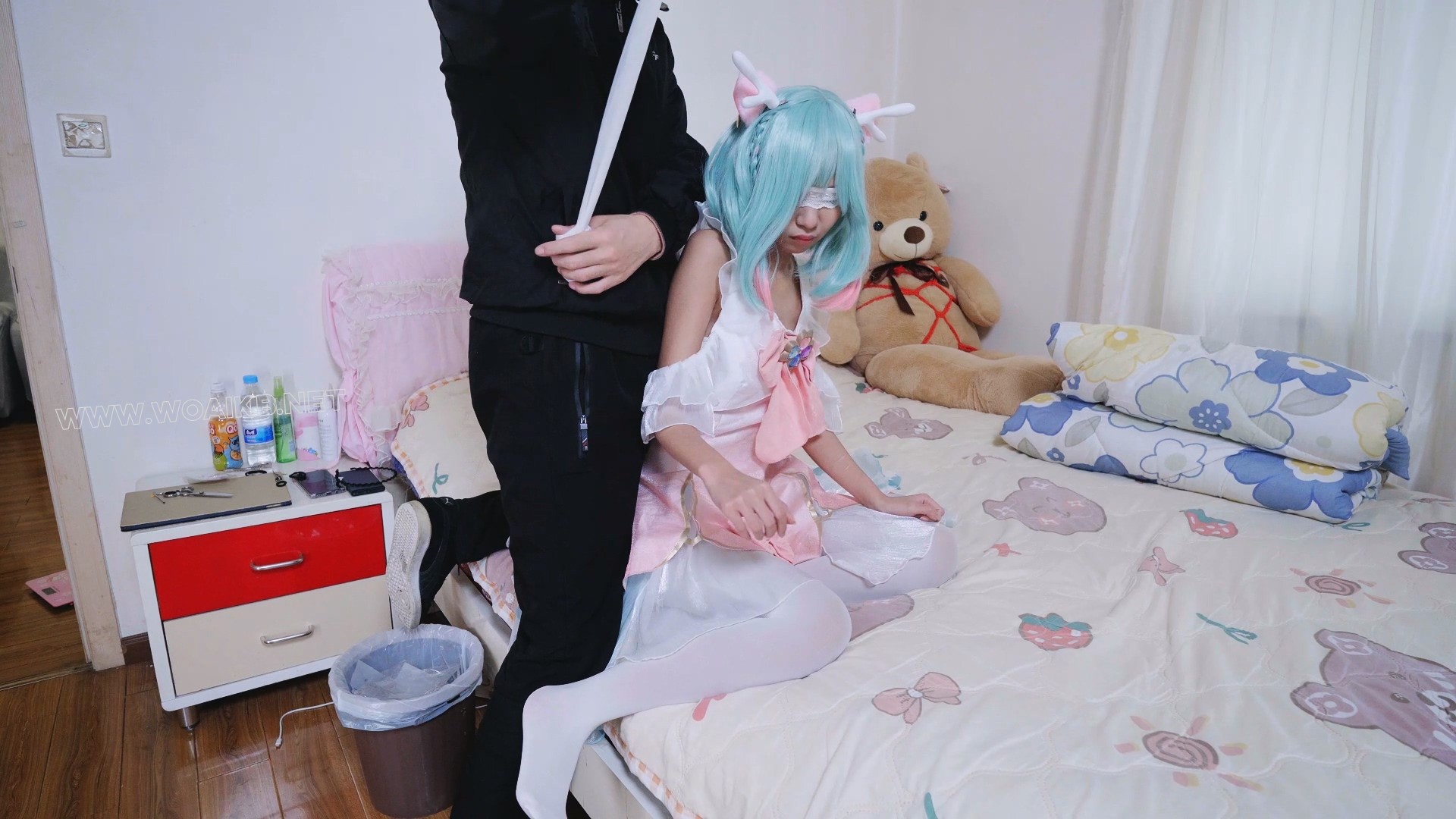 定拍之瑶妹COS捆绑，驷马+M开腿+丝袜套手+丝袜堵嘴+震动玩具 预览图
