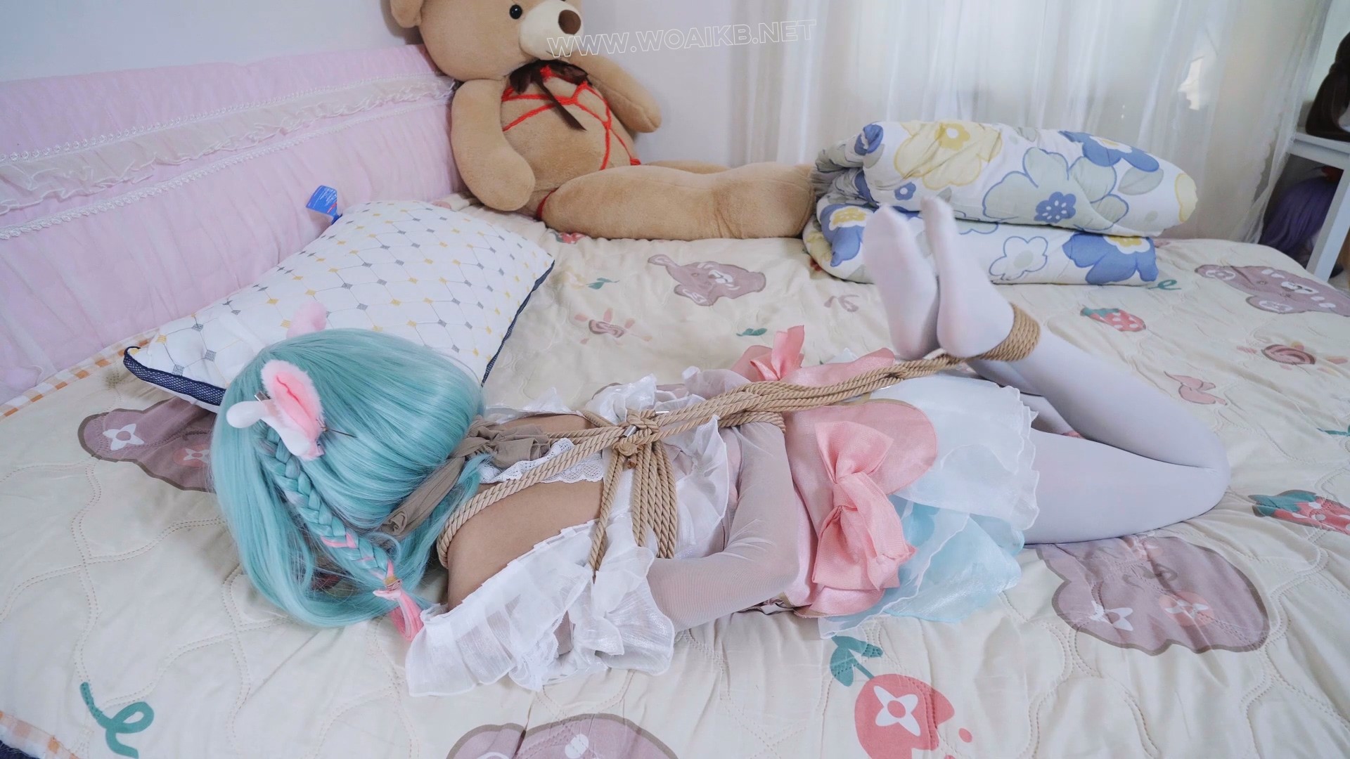定拍之瑶妹COS捆绑，驷马+M开腿+丝袜套手+丝袜堵嘴+震动玩具 预览图