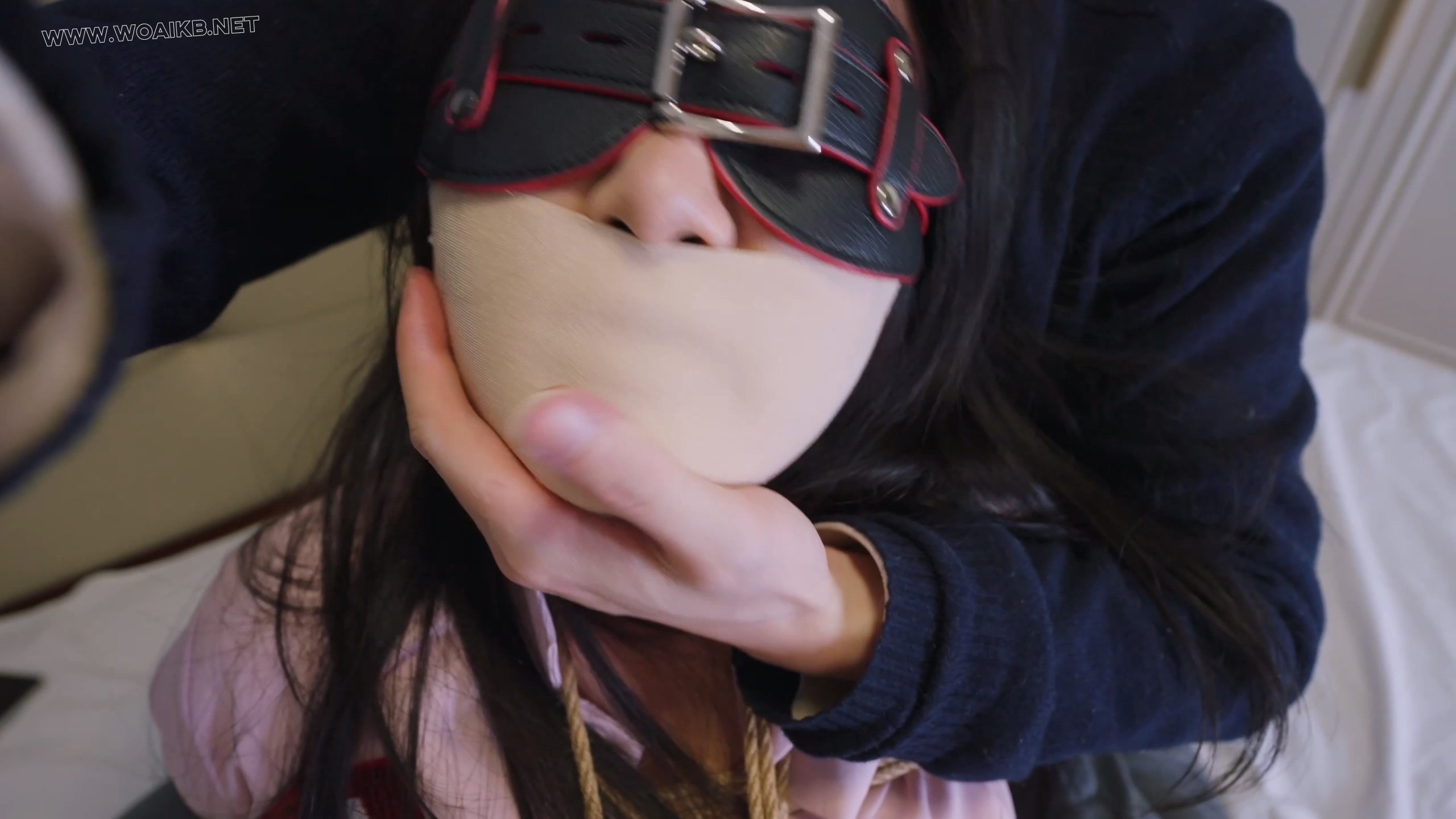 美女收集者（前传） 封嘴+盘缚+制服+装箱+放置 可怜的小护士被弄的呜呜直叫~~ 预览图