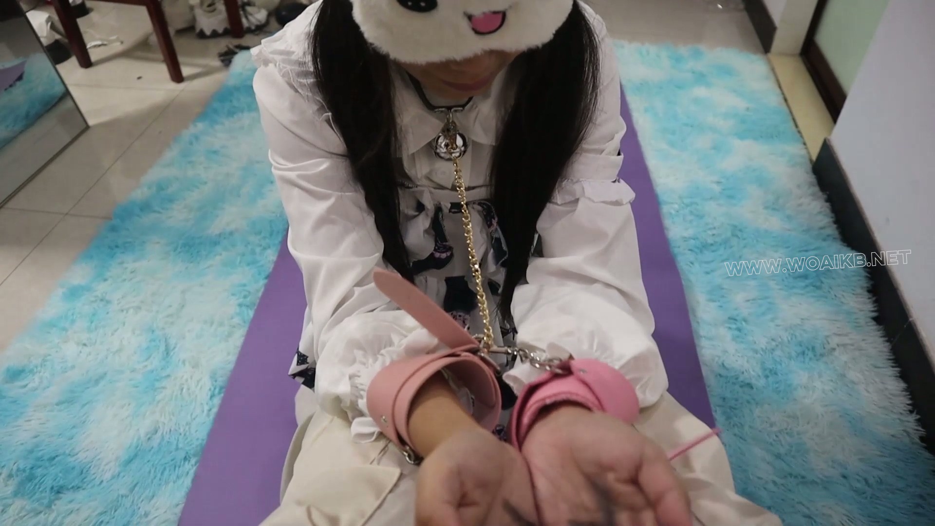 洛丽塔女仆猫的调教，原因是洛丽塔女仆穿了一双不合时宜一点不搭的帆布鞋，为了惩 预览图