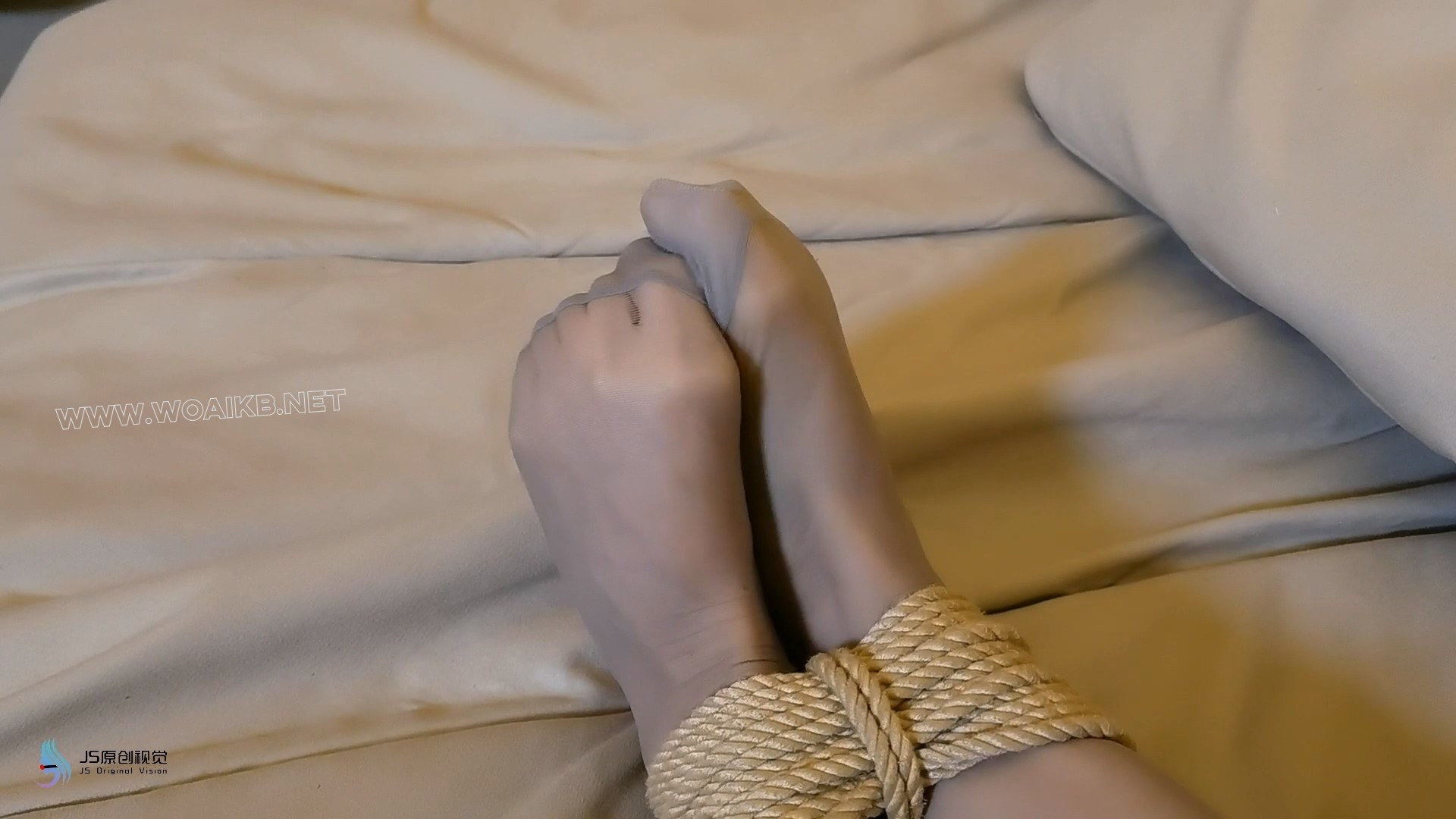 【哈妮】【李然】《入室劫案8》怪癖女贼潜入房间捆绑玩弄女房主 预览图