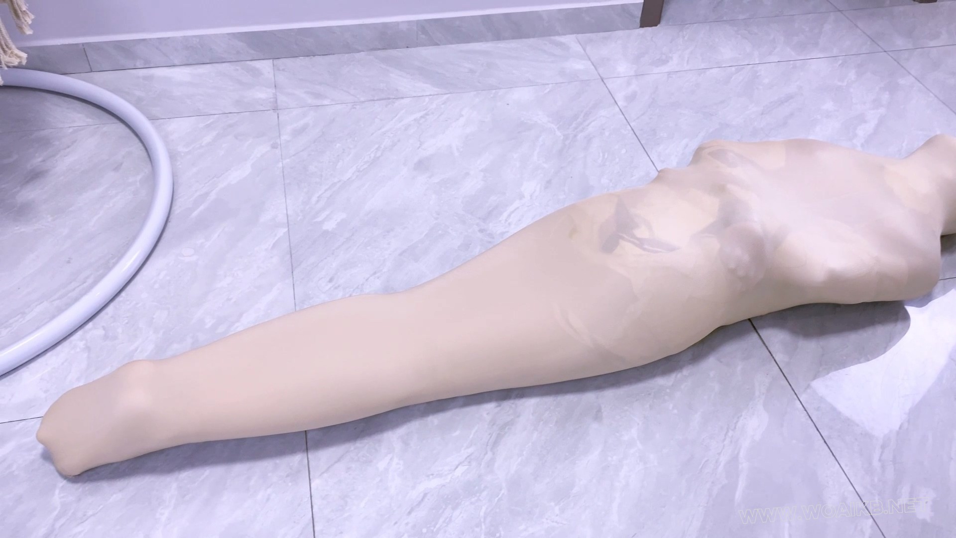 《全包束缚》-小乔时之魔女c服被入室捂晕绑架+丝袜捆绑+驷马挣扎+tk+白丝脚+被连续 预览图