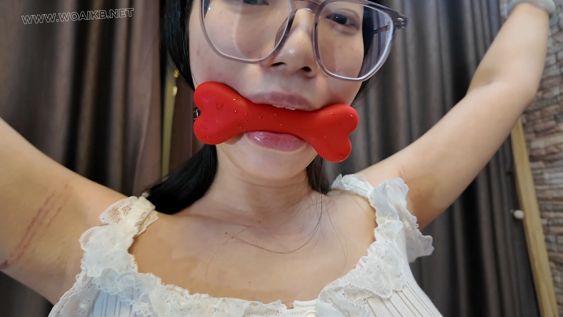 《卢曼莹老虎凳各种堵嘴挠痒》 预览图