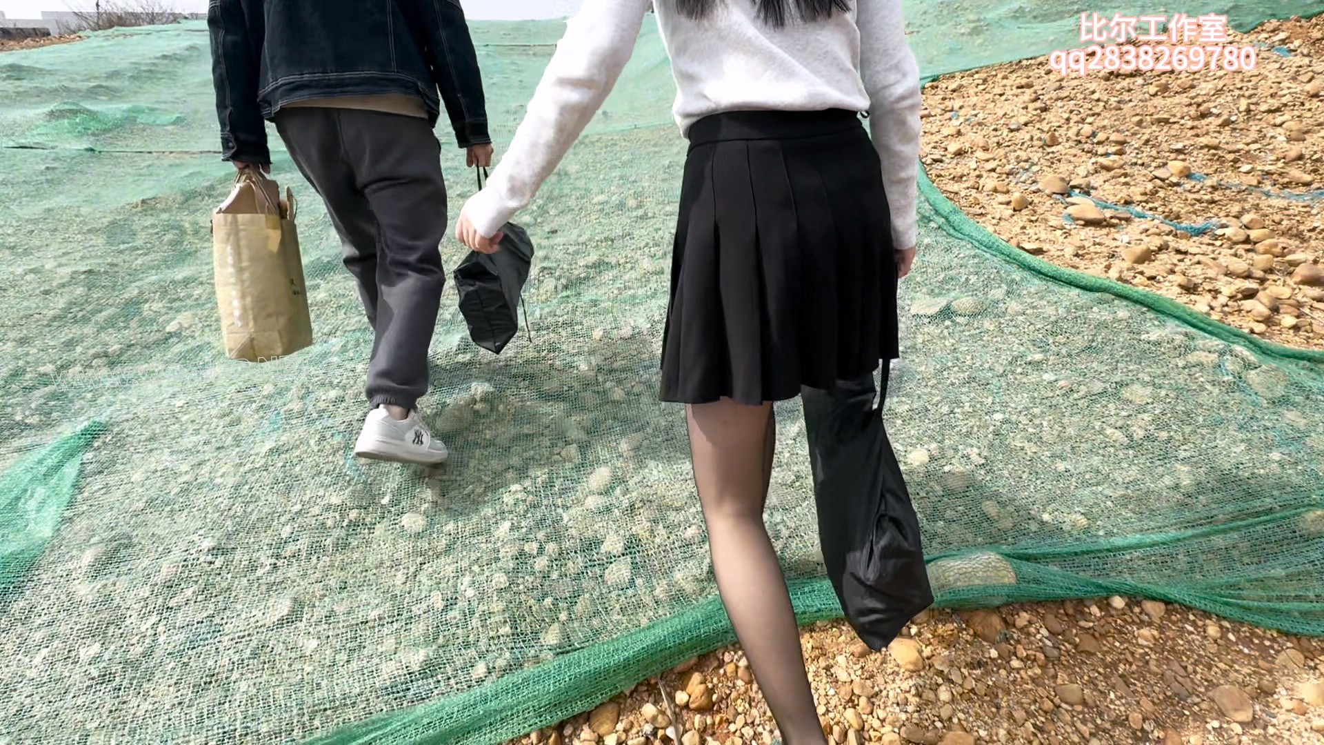 双变态男捂晕伸出魔爪 男同事的魔爪 预览图