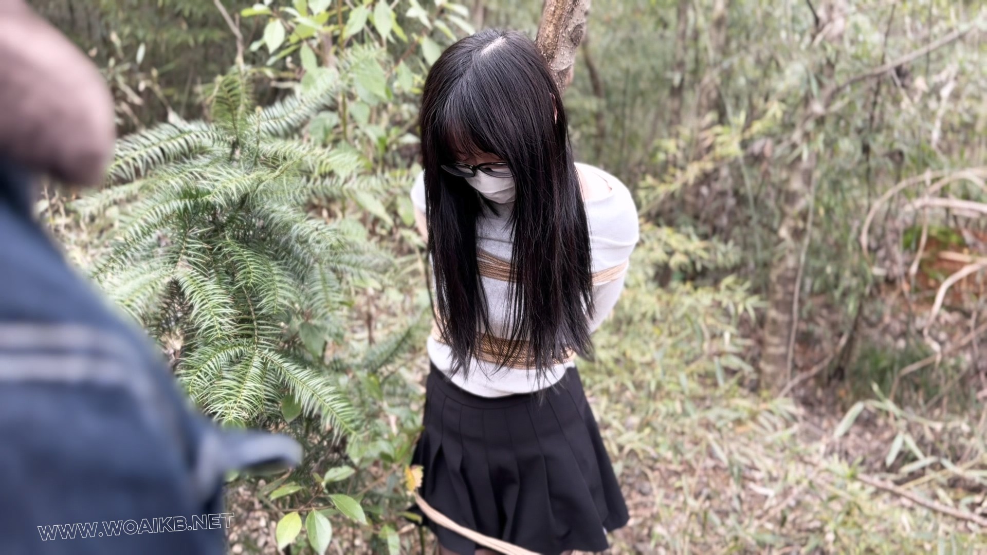 双变态男捂晕伸出魔爪 男同事的魔爪 预览图